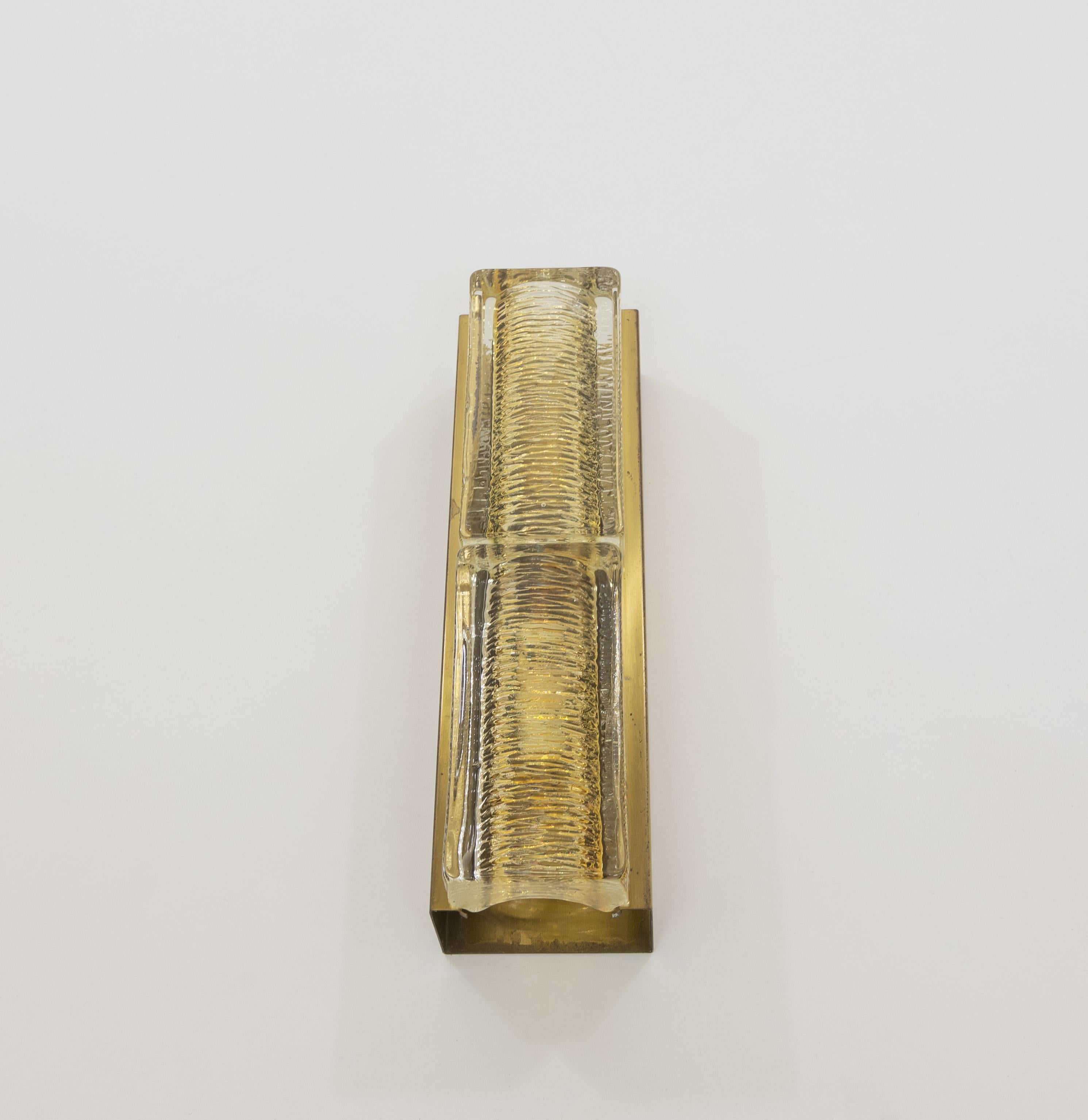 Wandleuchte aus Glas und Messing Double Atlantic von Vitrika in Gold, 1970er Jahre (Ende des 20. Jahrhunderts) im Angebot