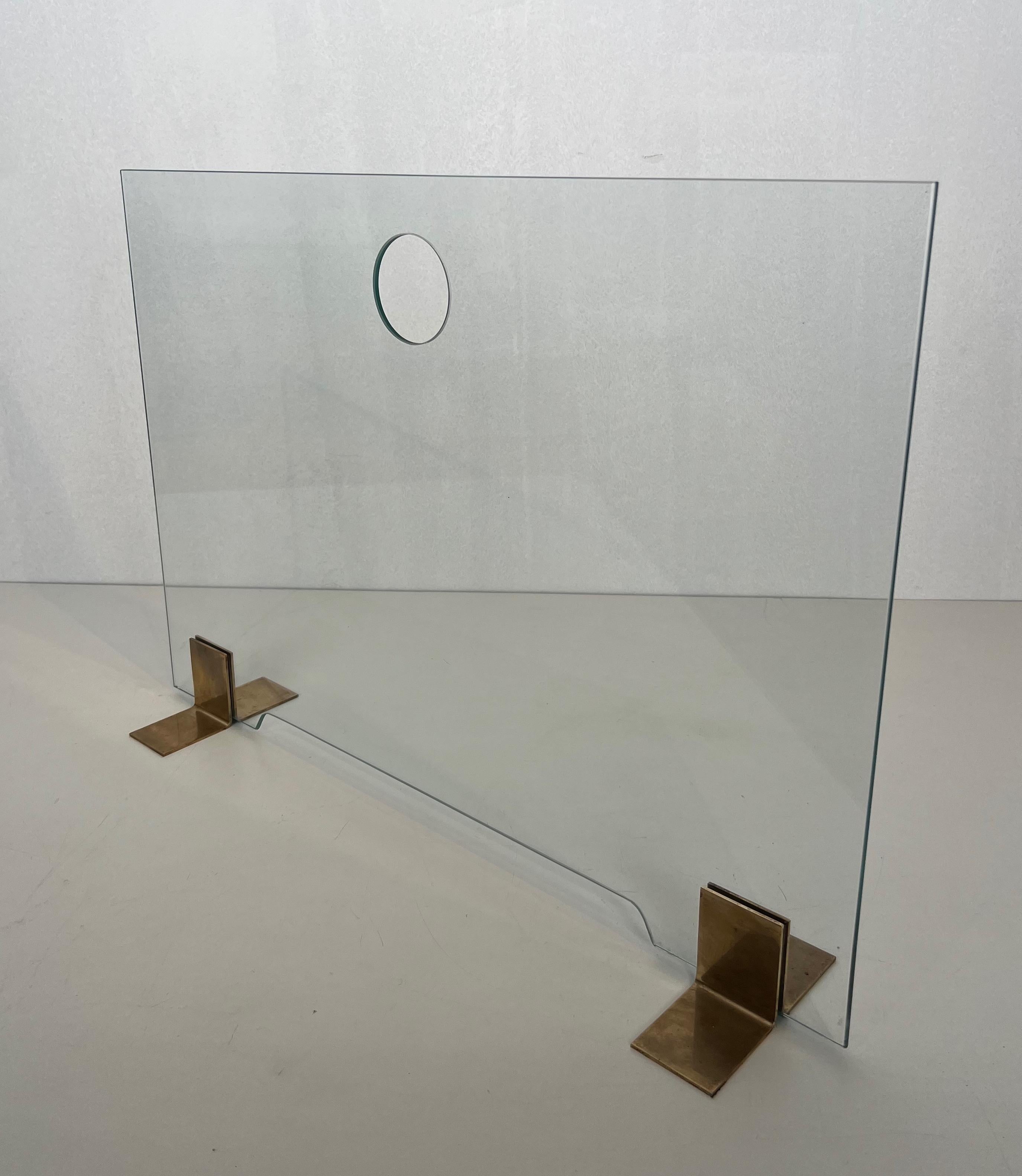 Glass and brass fireplace screen with brass feet. French work. Circa 1970 4