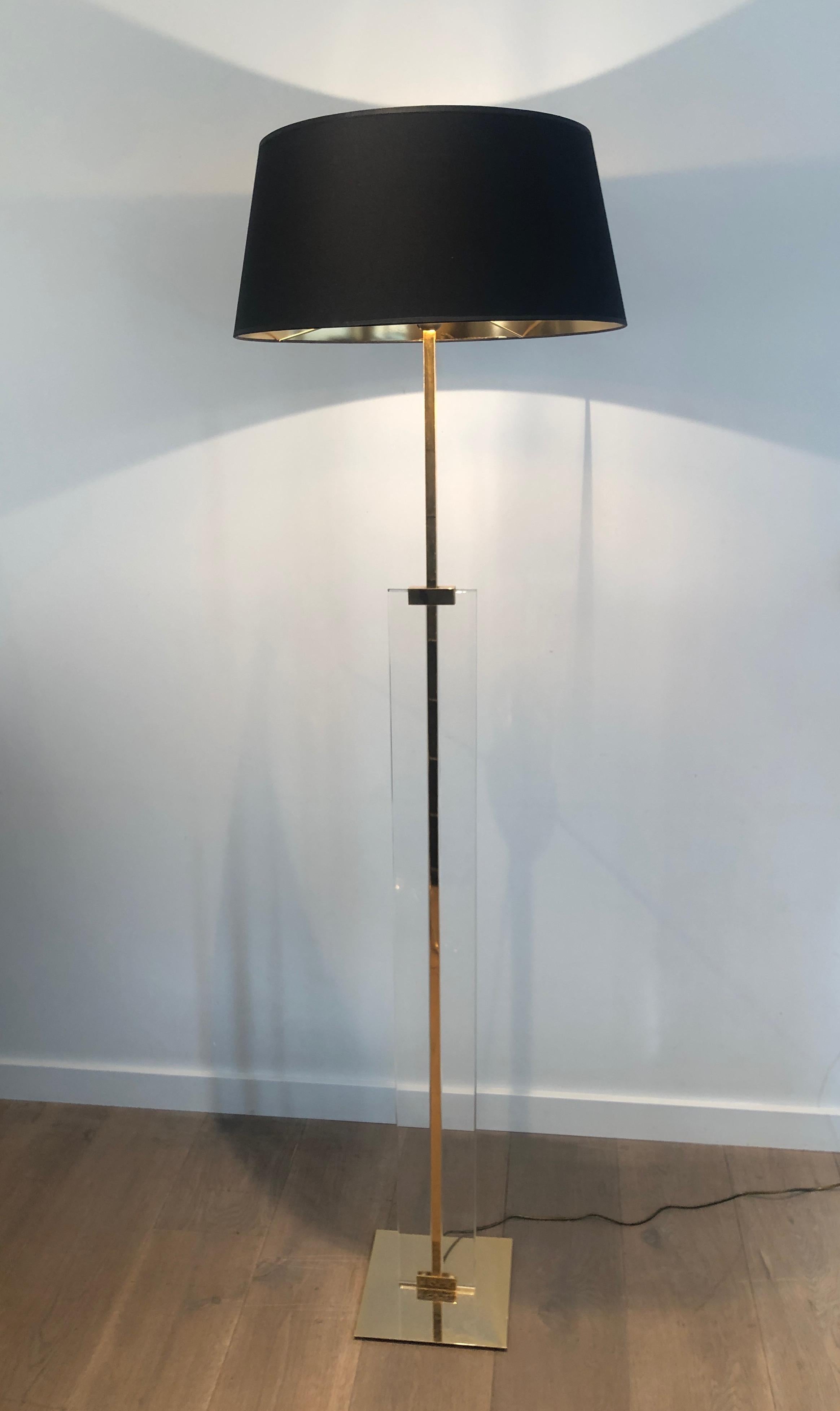 This design floor lamp is made of glass and brass. This is a French work, circa 1970.