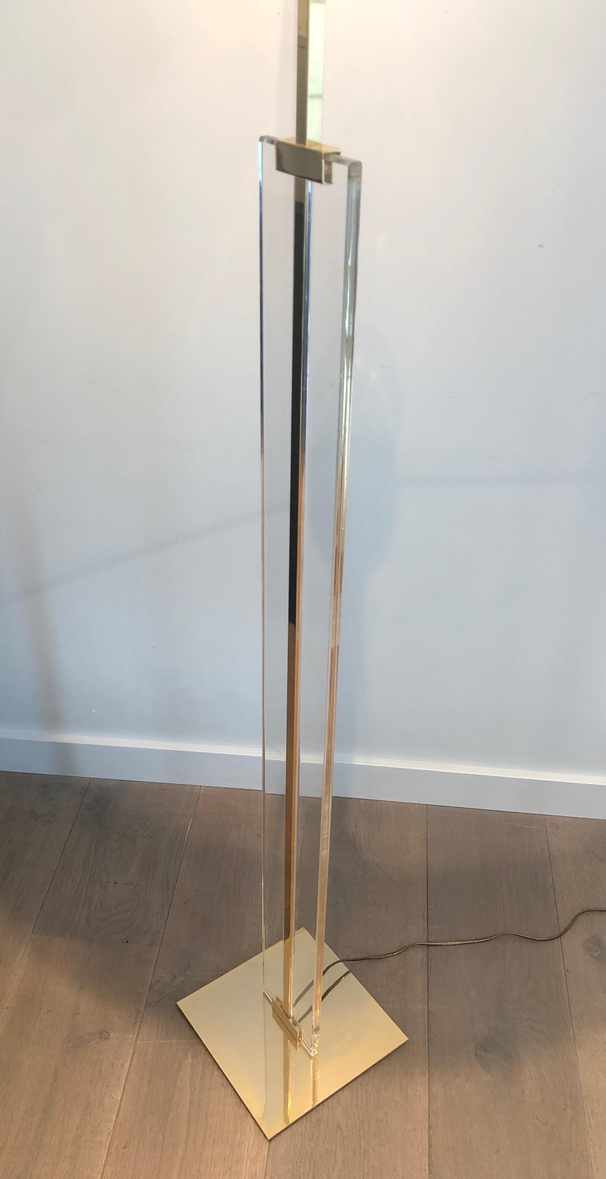Glass and Brass Floor Lamp, French, Circa 1970 In Good Condition For Sale In Marcq-en-Barœul, Hauts-de-France