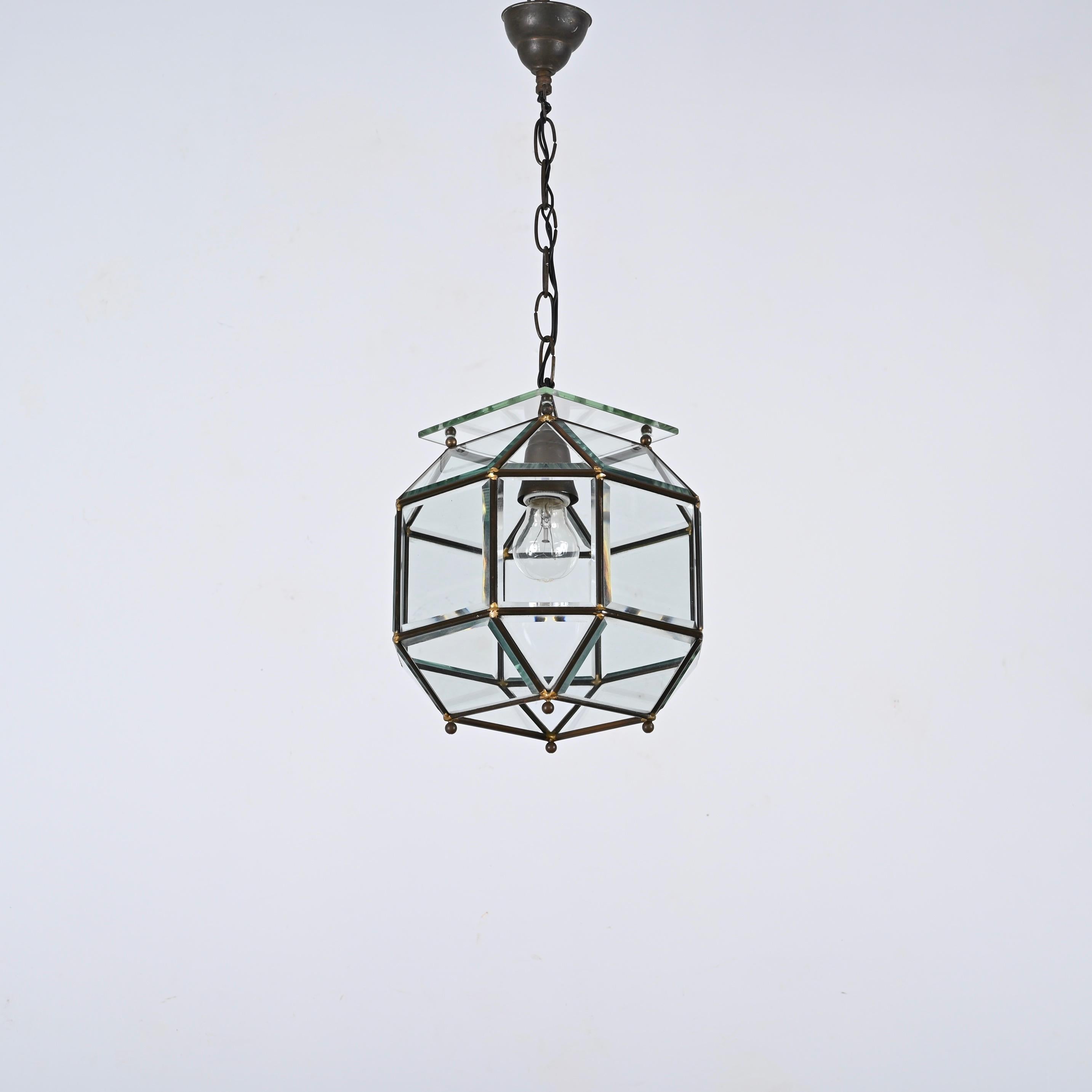 Fabulous pendant in beveled glass and brass. This gorgeous piece was designed in the 1950s and is attributed to Fontana Arte.

This marvelous pendant consist in a brass structure that alternates harmonically beveled glasses of different shapes,