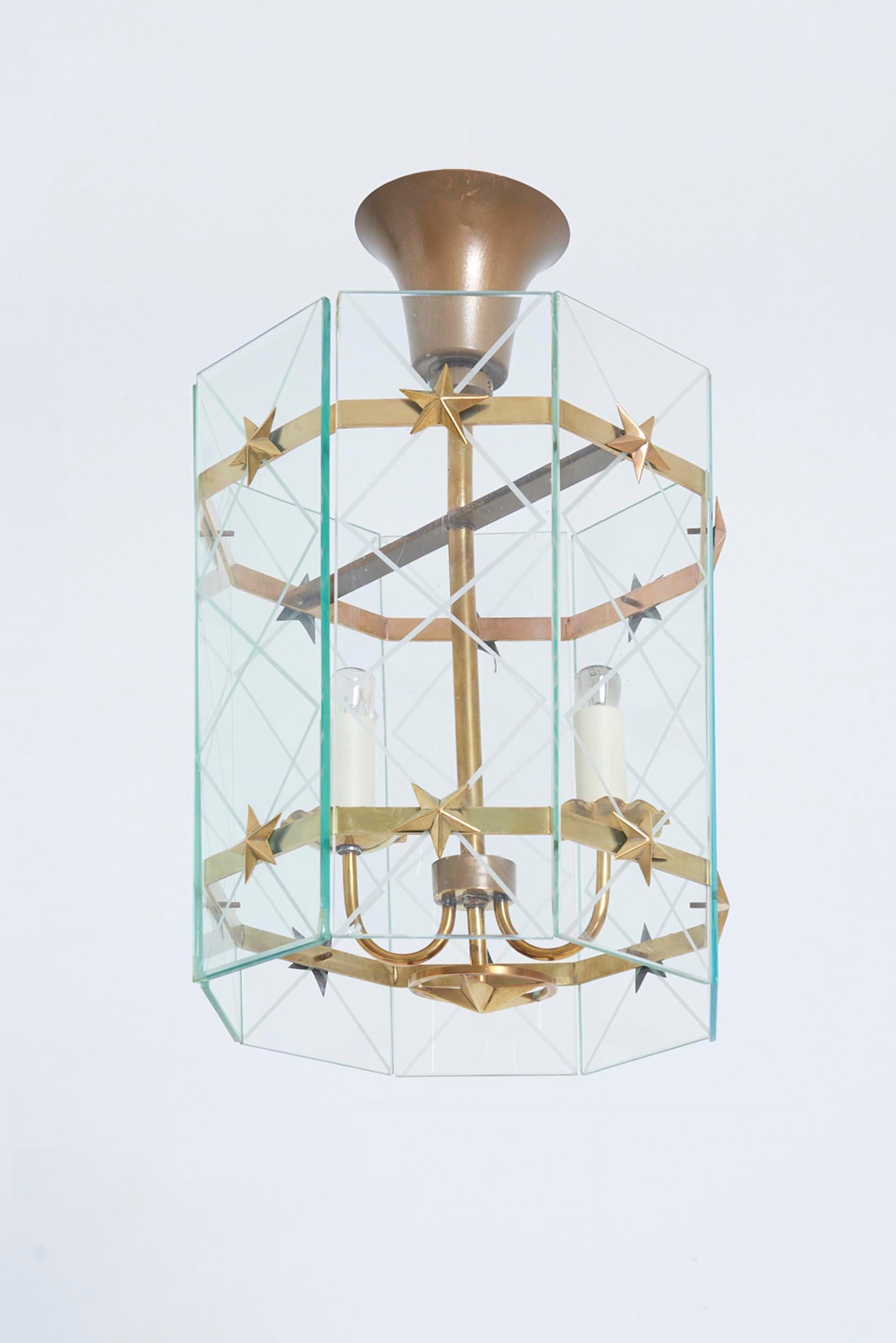 Lanterne octogonale en laiton doré et verre gravé
France, Circa 1950
