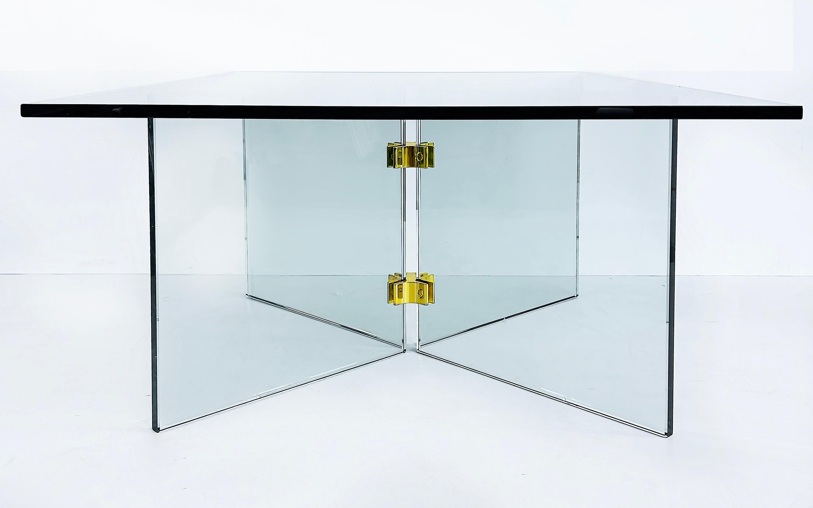 Table basse/table basse du milieu du siècle dernier en verre et laiton, attribuée à Pace Bon état - En vente à Miami, FL