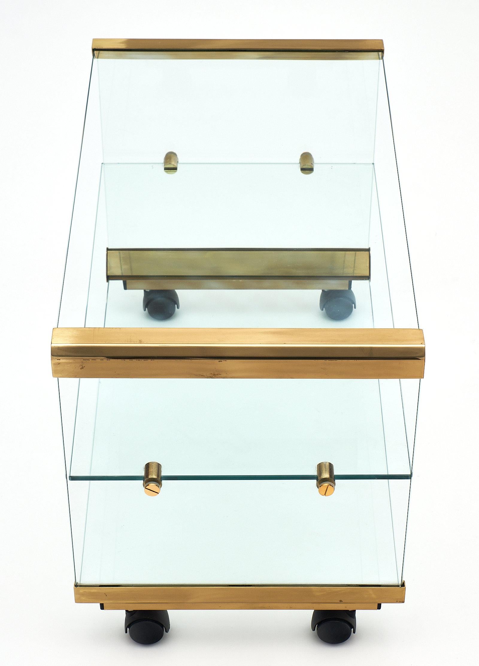 Glass and Brass Modernist Side Table (Ende des 20. Jahrhunderts)