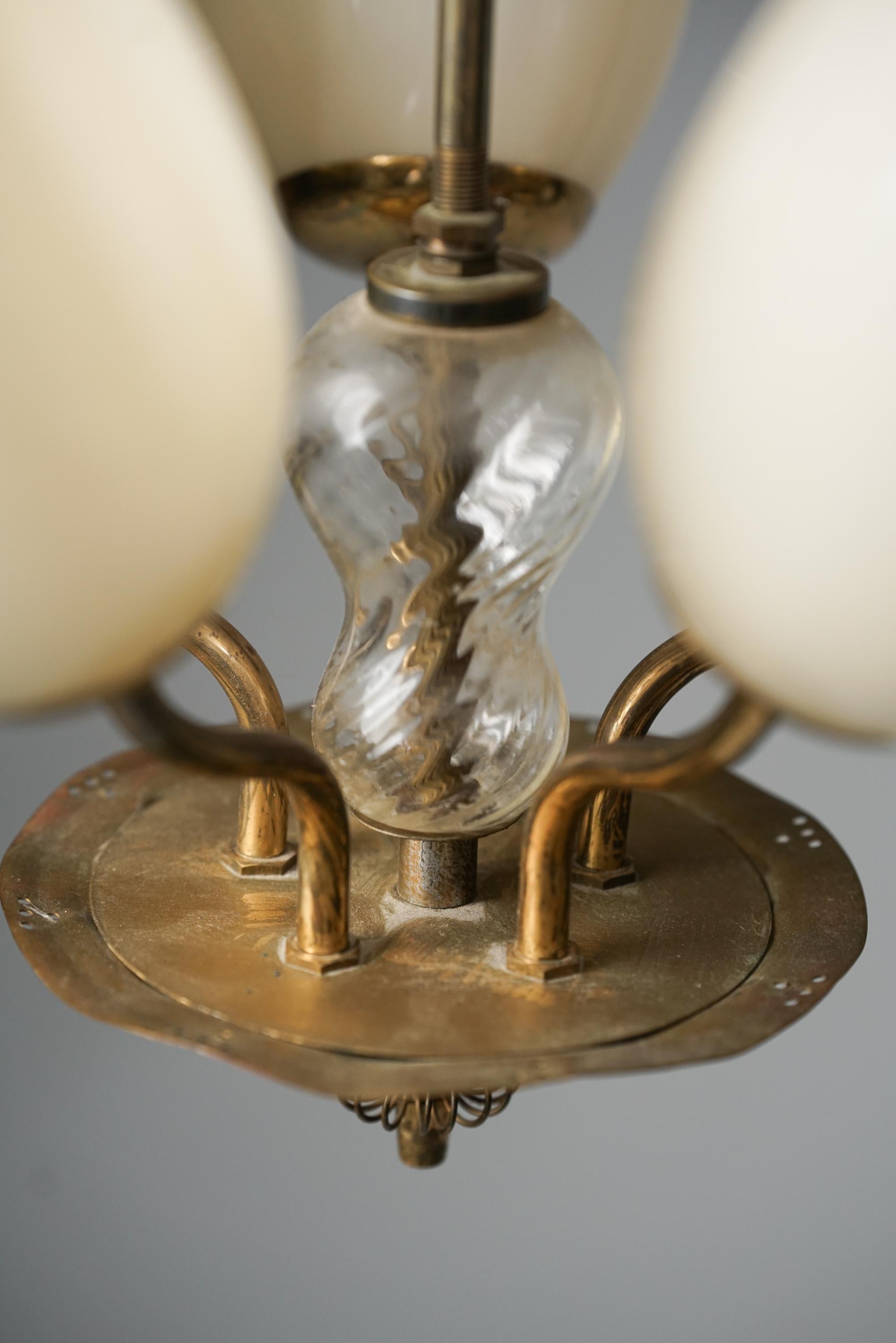 Metà XX secolo Ciondolo in vetro e ottone, Finlandia, 1940/1950 in vendita