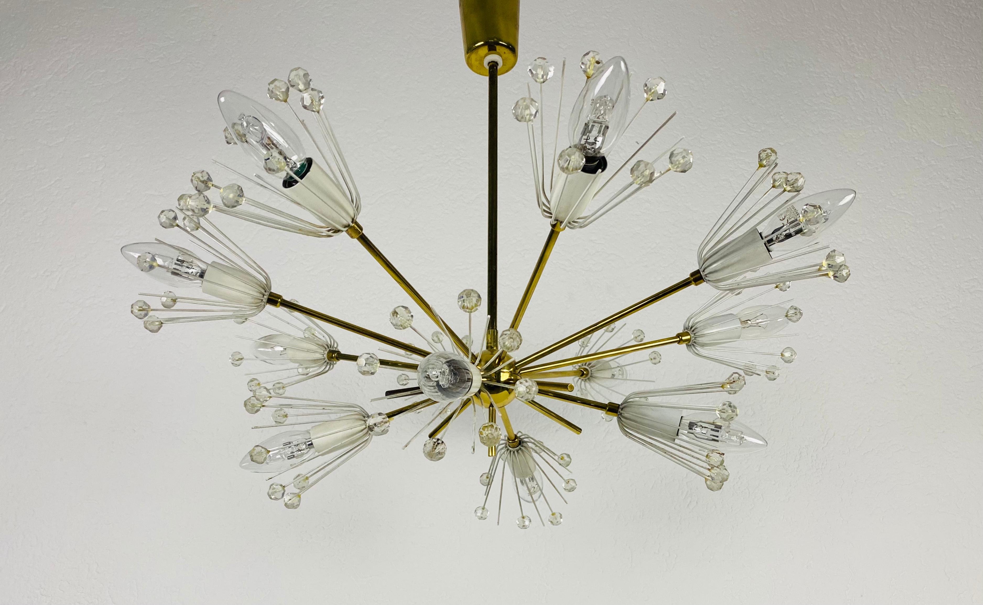 Glass and Brass 'Snowflake' Chandelier by Emil Stejnar for Rupert Nikoll, 1960s In Good Condition For Sale In Hagenbach, DE
