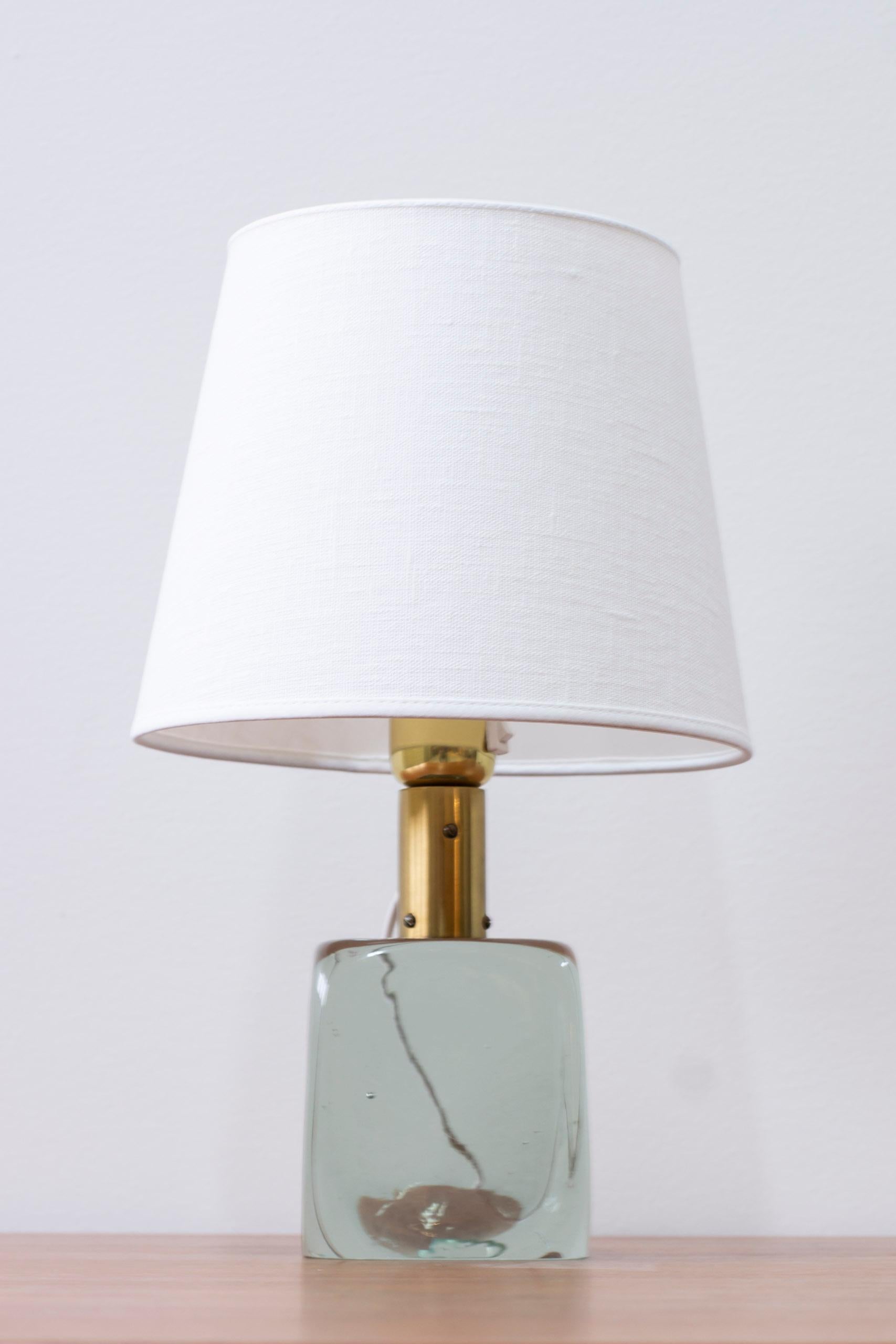 Scandinavian Modern Glass and brass table lamp 1819 by Josef Frank, Svenskt Tenn, Sweden, 1930s For Sale