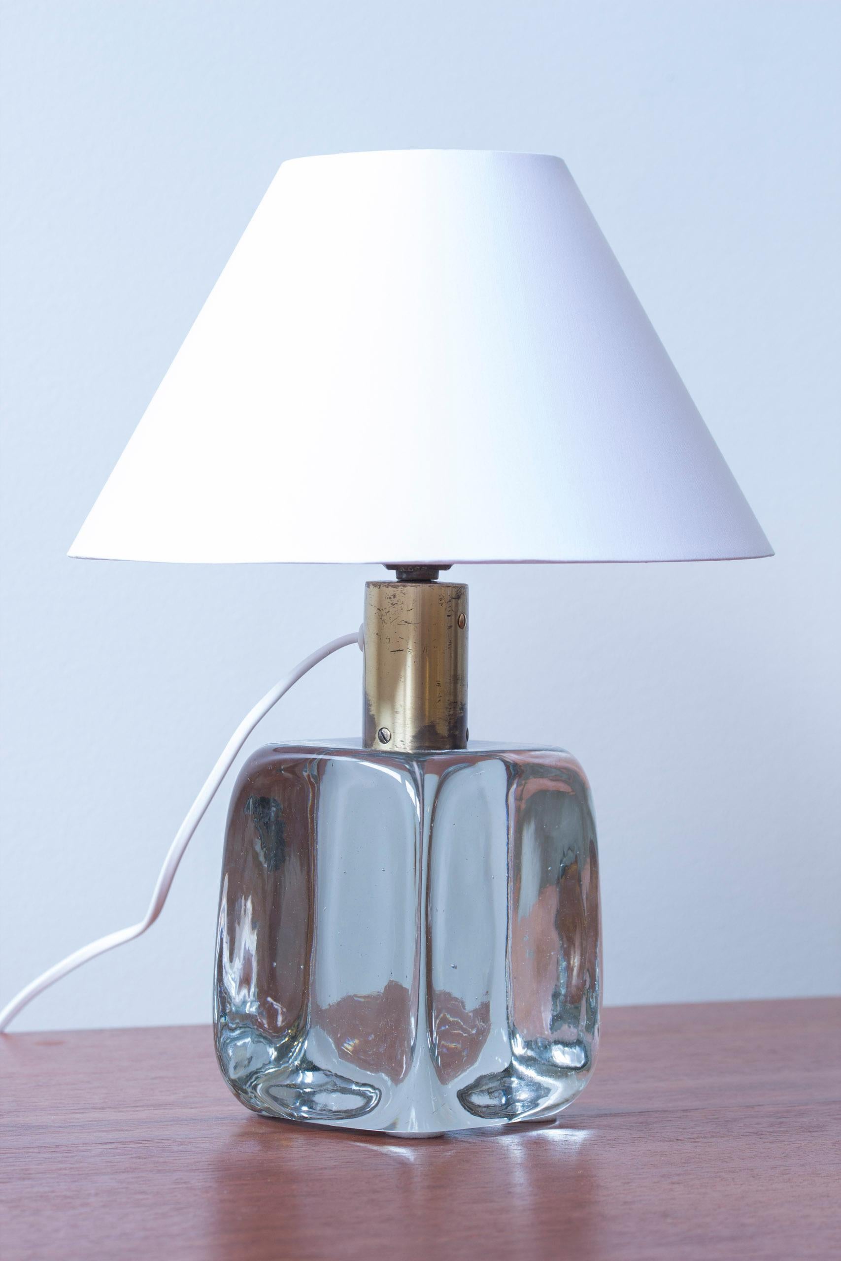 Swedish Glass and brass table Lamp 1819 by Josef Frank, Svenskt Tenn, Sweden For Sale