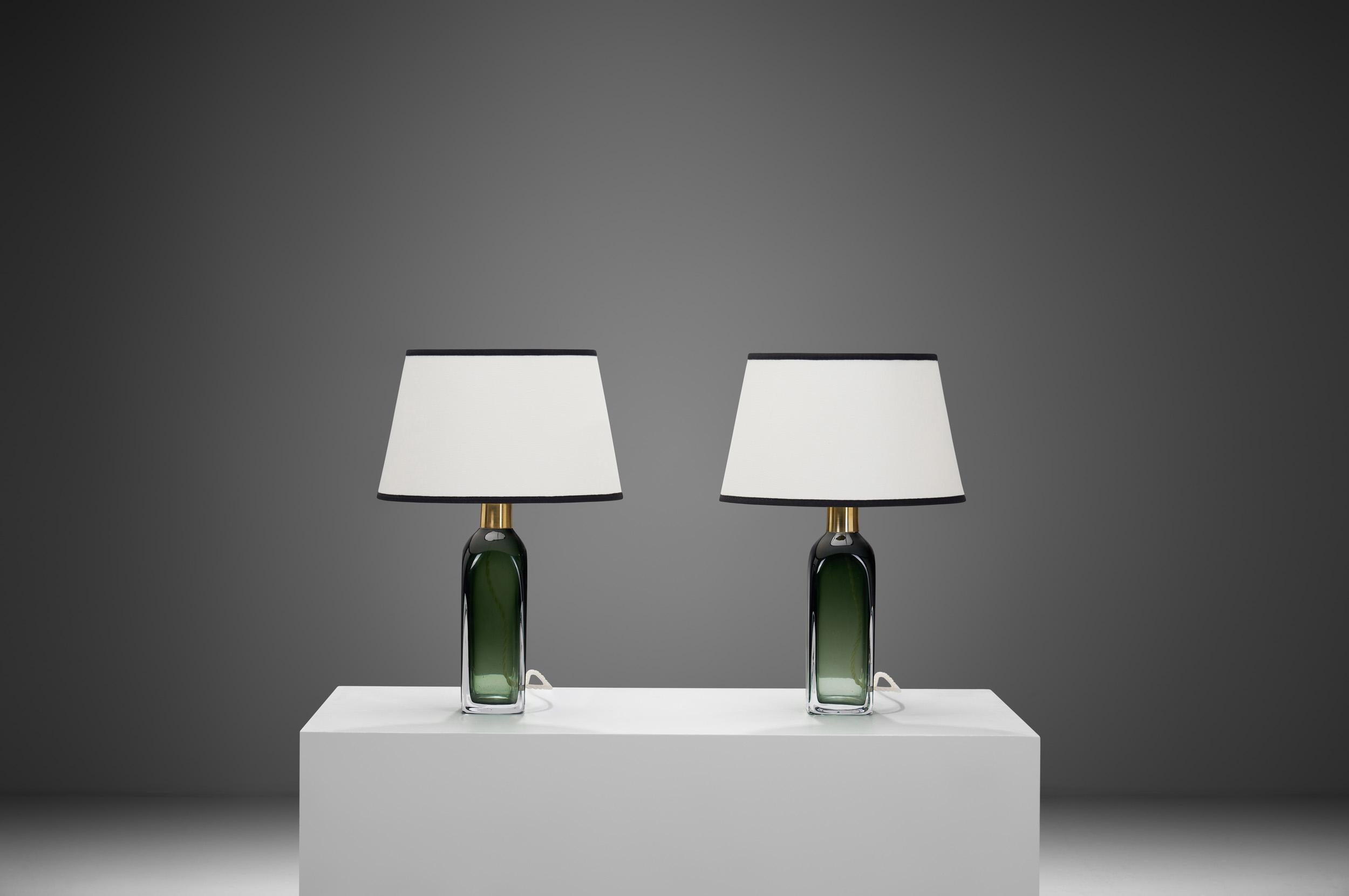 Laiton Lampes de table en verre et laiton de Carl Fagerlund pour Orrefors, Suède 20e siècle en vente