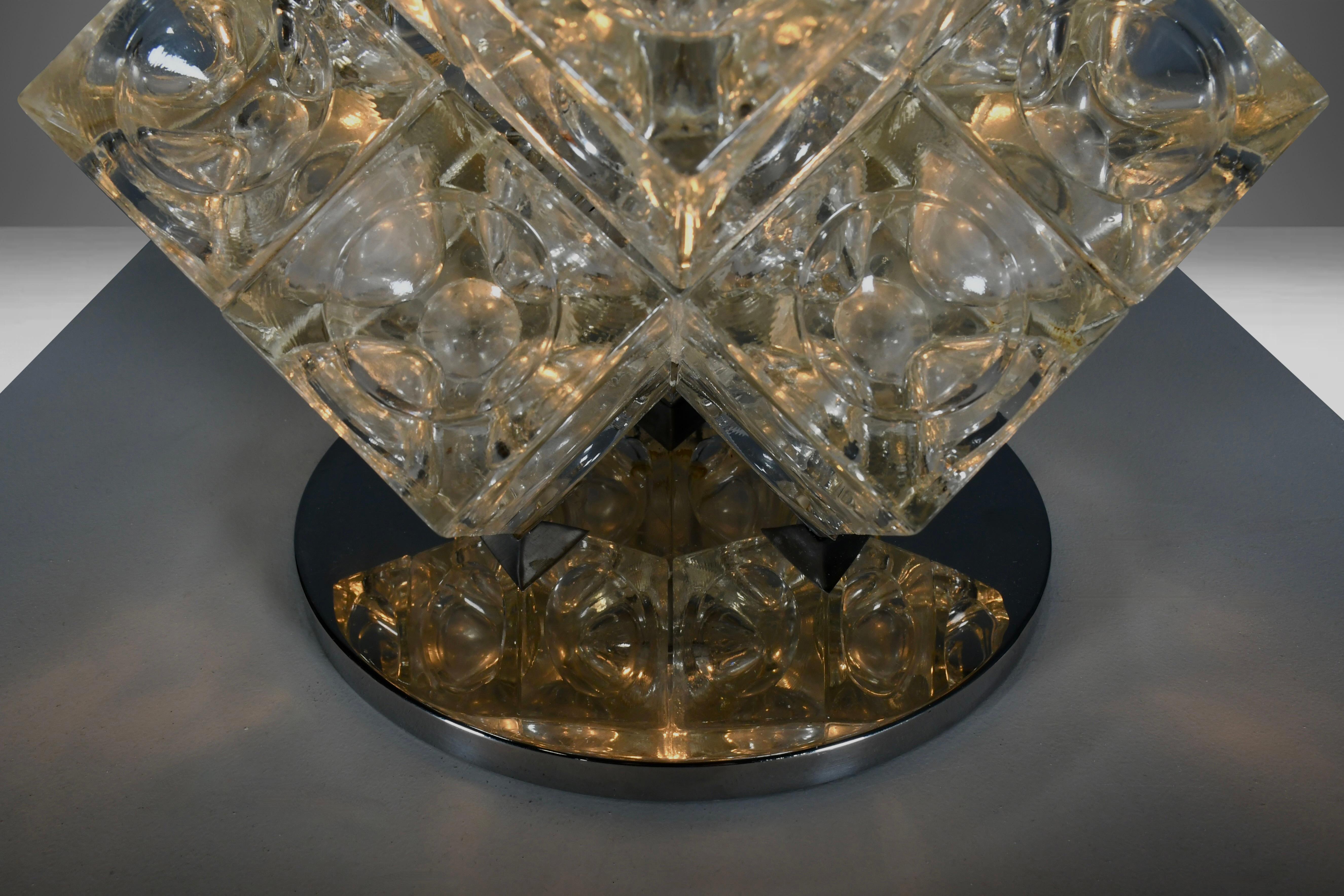 Albano Poli 'Eclisse' Tischlampe aus Glas und Chrom von Poliarte, Italien 1968 (20. Jahrhundert) im Angebot