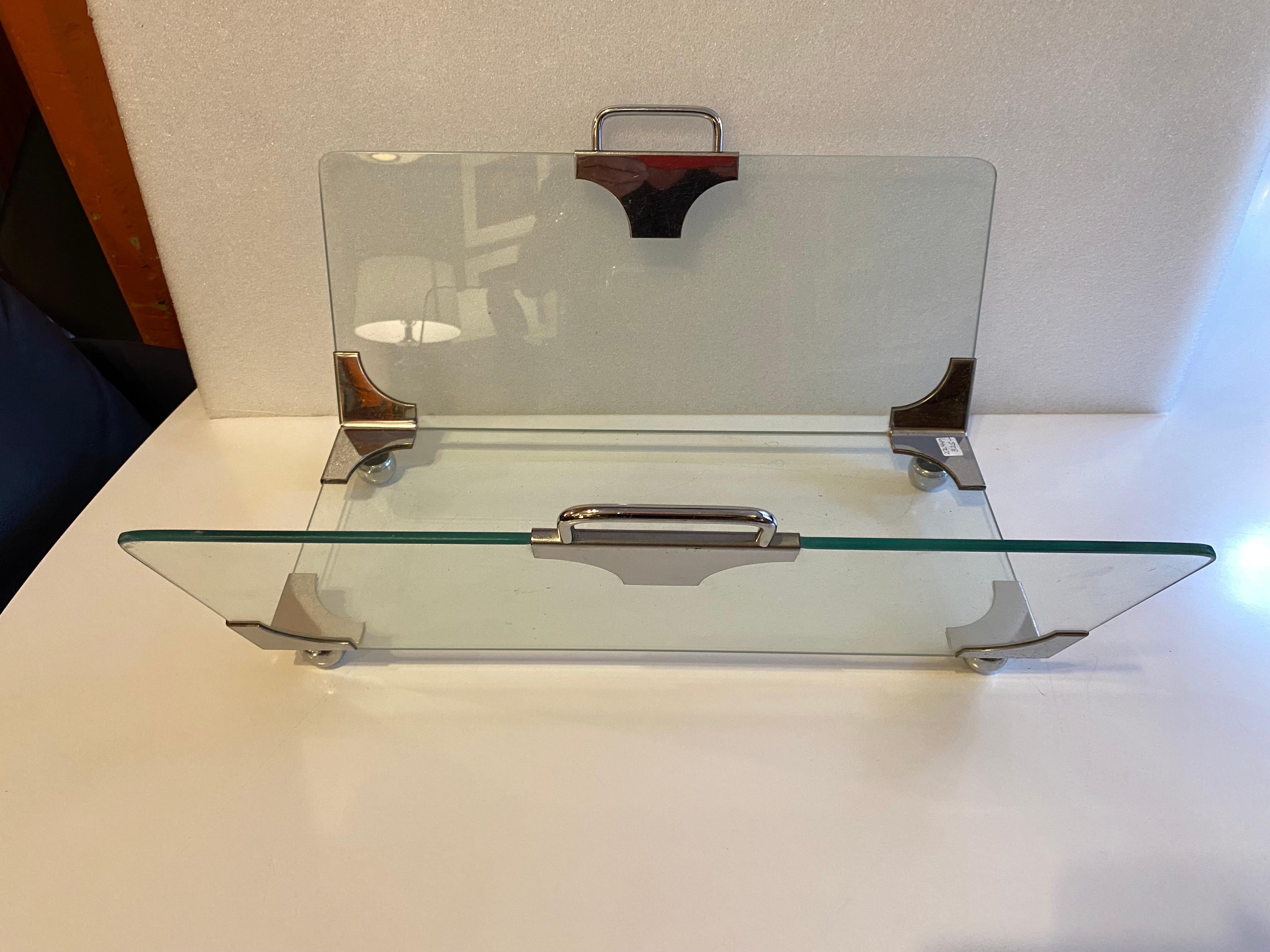 Glass and Chrome Magazine Rack In Good Condition For Sale In Philadelphia, PA