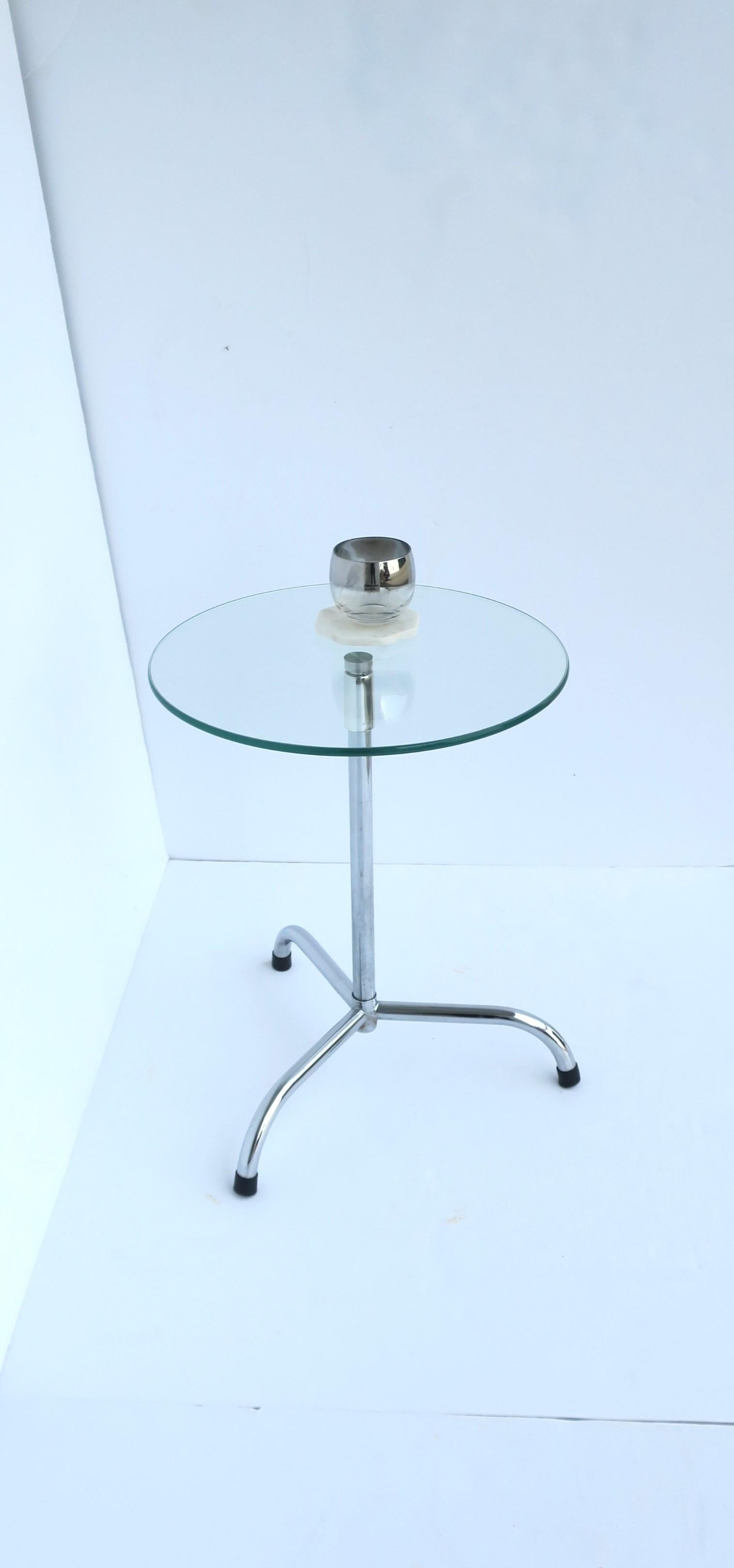 Glass and Chrome Side Drink Table, circa 1970s In Good Condition For Sale In New York, NY