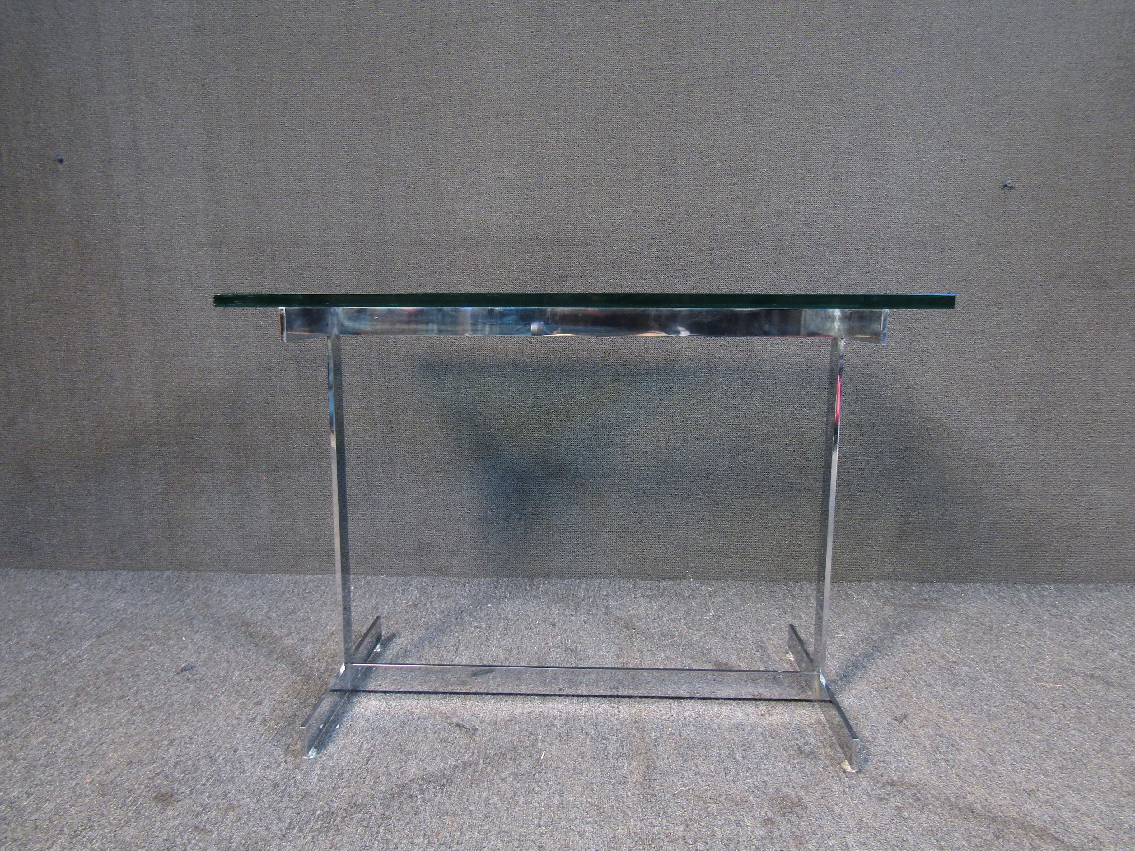 Mid-Century Modern Glass and Chrome Side Table in the Style of Milo Baughman For Sale