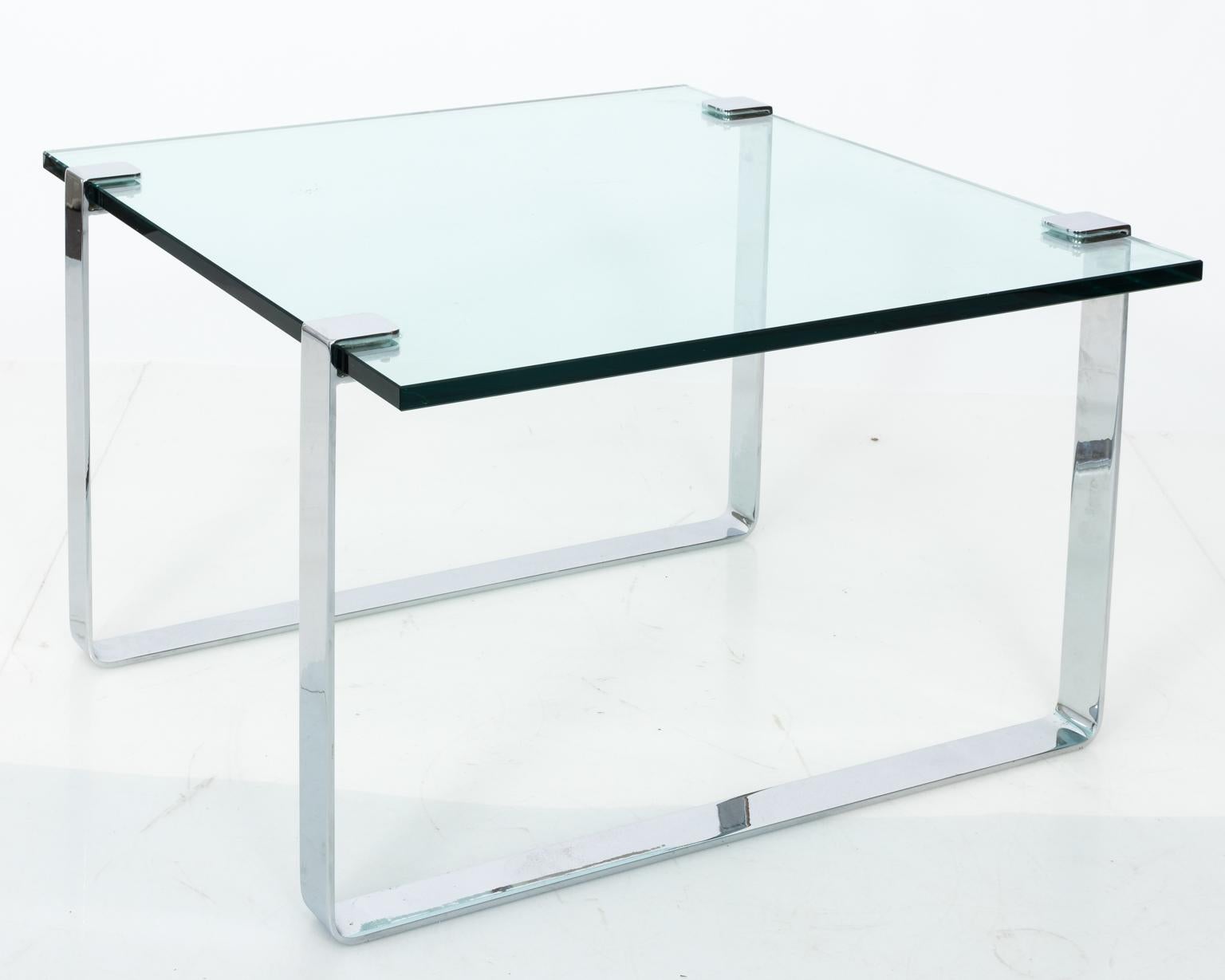 Glass and Chrome Side Table in the style of Milo Baughman In Good Condition In Stamford, CT
