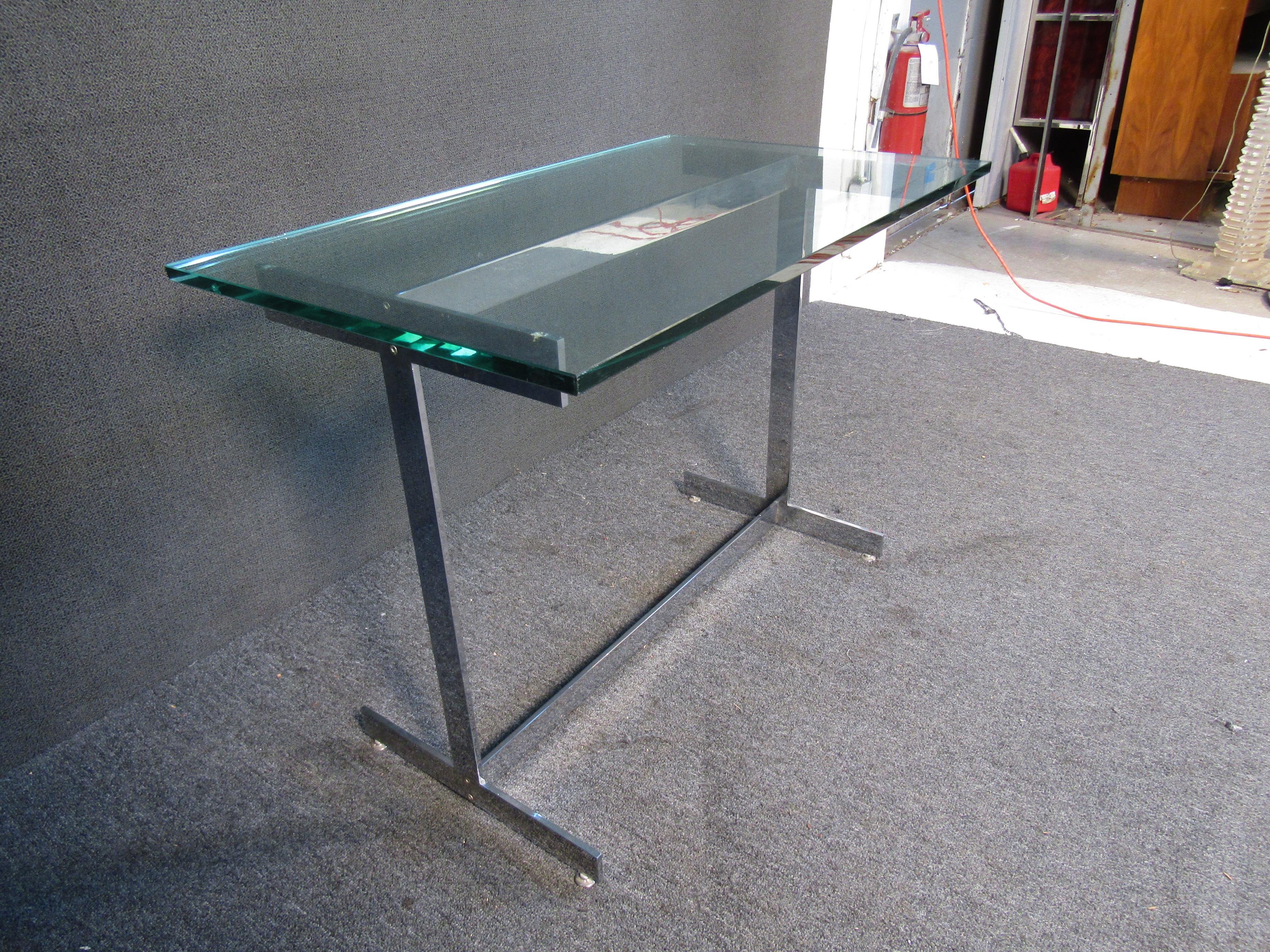 Glass and Chrome Side Table in the Style of Milo Baughman For Sale 4