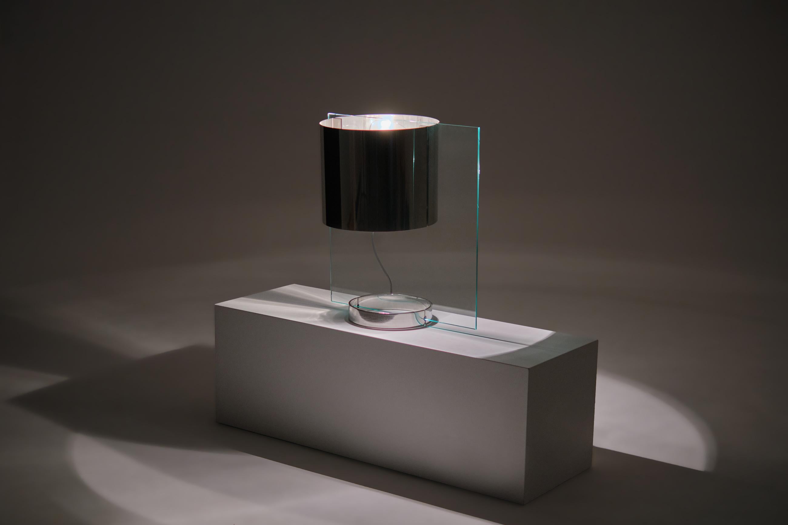 Lampe de table en verre et chrome de Lumenform, Italie, 1970 Bon état à Rotterdam, ZH