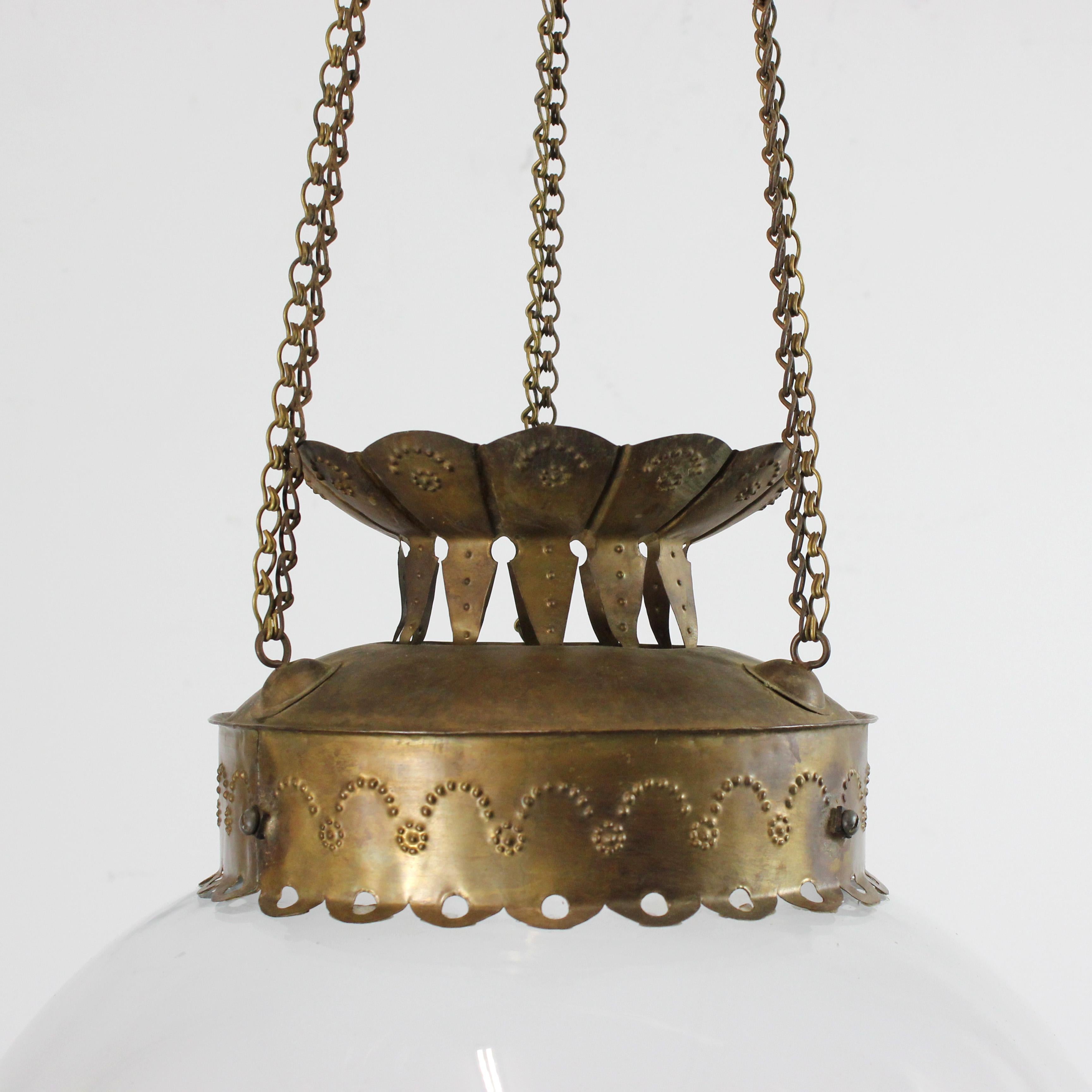 Glass and gilt brass lantern - Spain - c. 1960

Dimensions: 60 x 40 cm; with chain: 110/150 cm