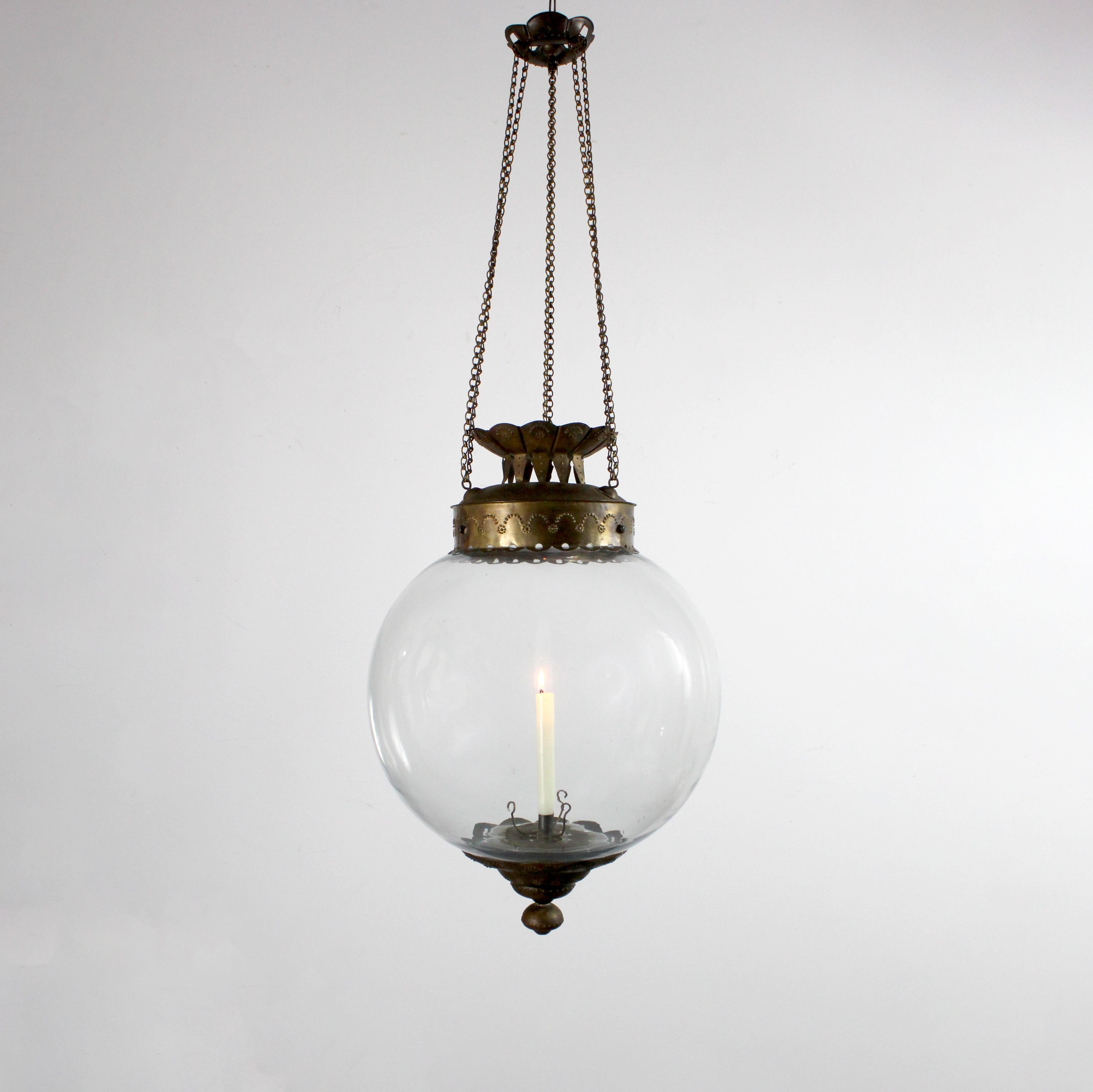 Glass and gilt brass lantern - Spain - c. 1960 im Zustand „Gut“ im Angebot in Madrid, España
