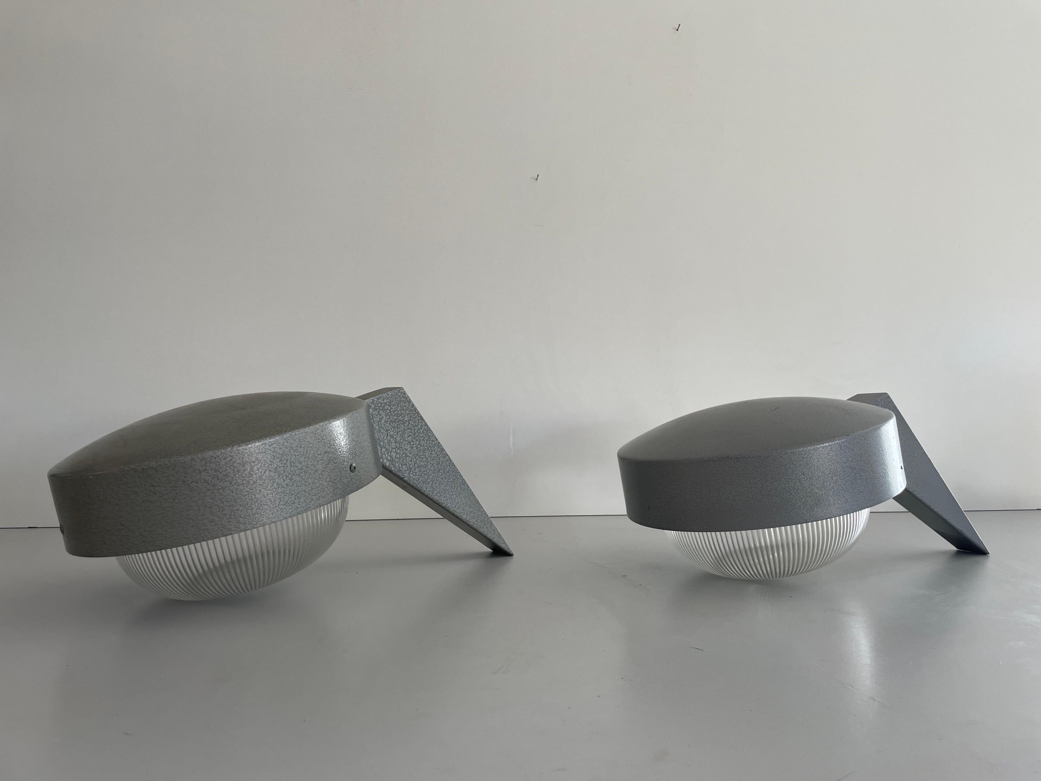 Großes Paar industrieller Außenleuchten aus Glas und grauem Metall, 1970er Jahre, Italien im Angebot 6