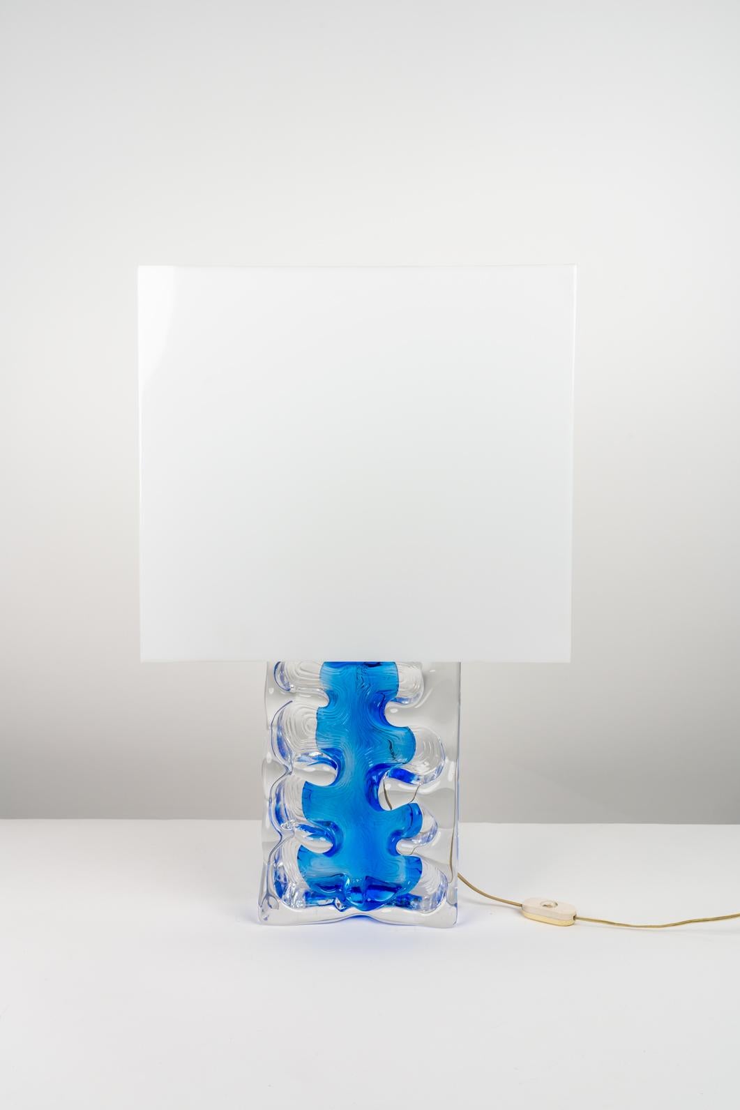 Glass and Lucite Table Lamp by Daum France 1970s In Good Condition For Sale In Rome, IT