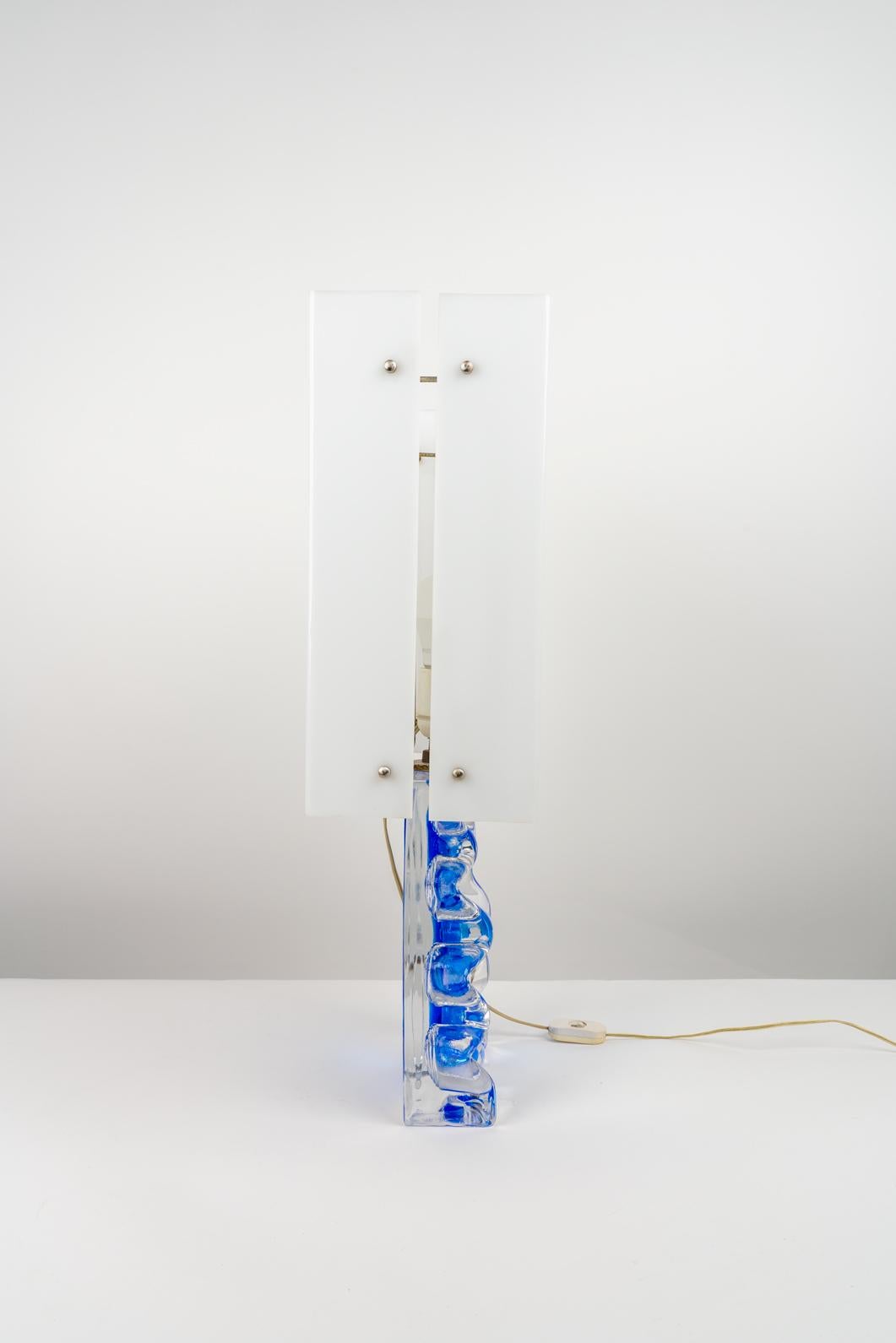 Late 20th Century Glass and Lucite Table Lamp by Daum France 1970s For Sale