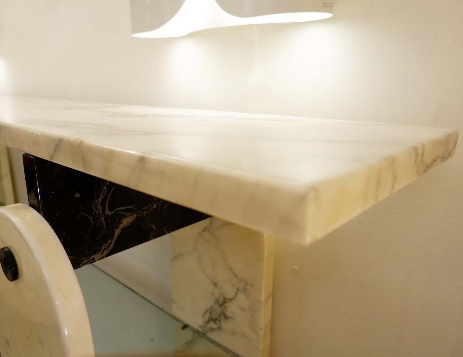 Glass and Marble Shelf In Good Condition For Sale In Brussels, BE