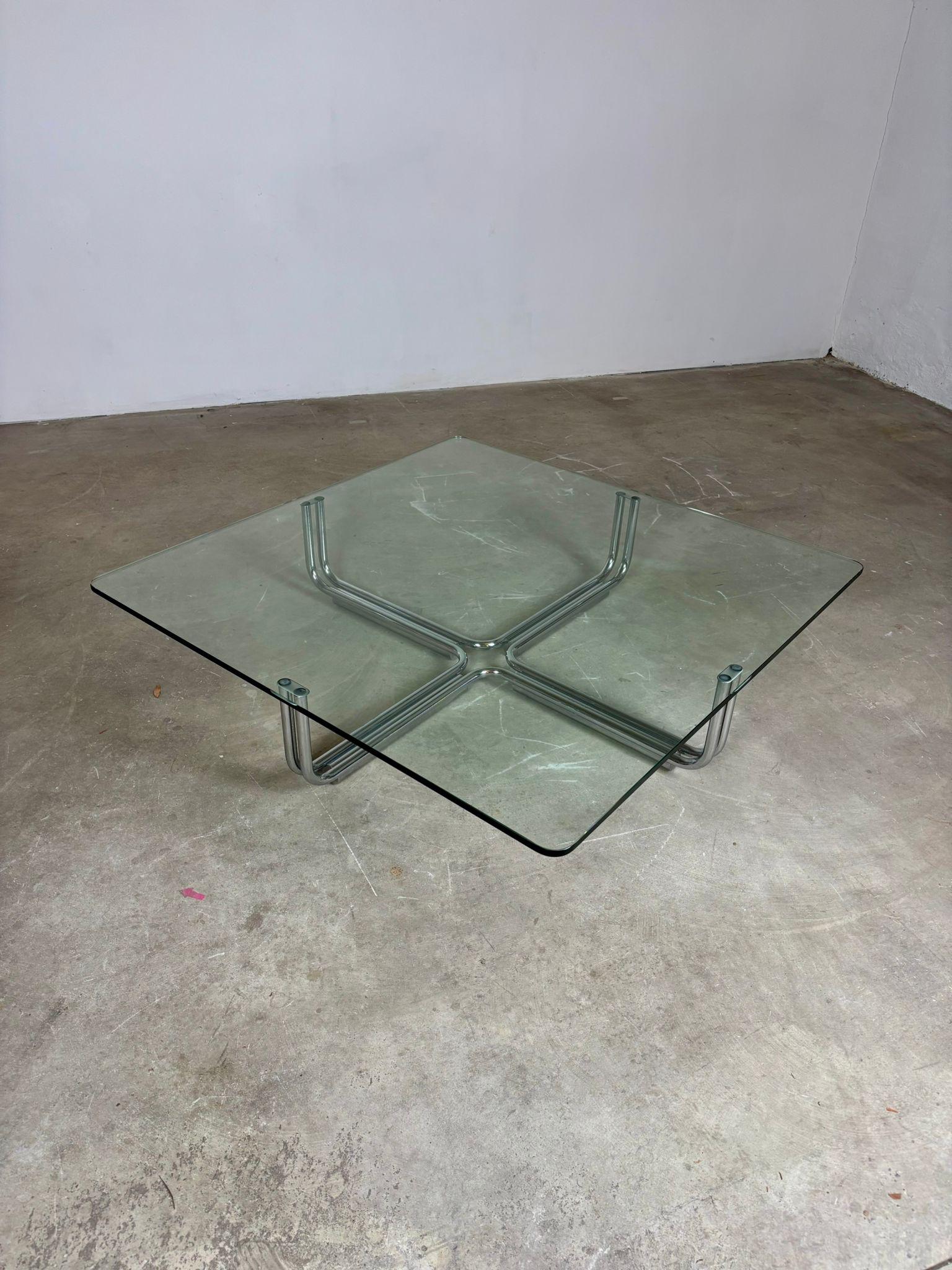 Mid-Century Modern Glass and metal coffee table mod. 784 by Gianfranco Frattini for Cassina, 1970s en vente