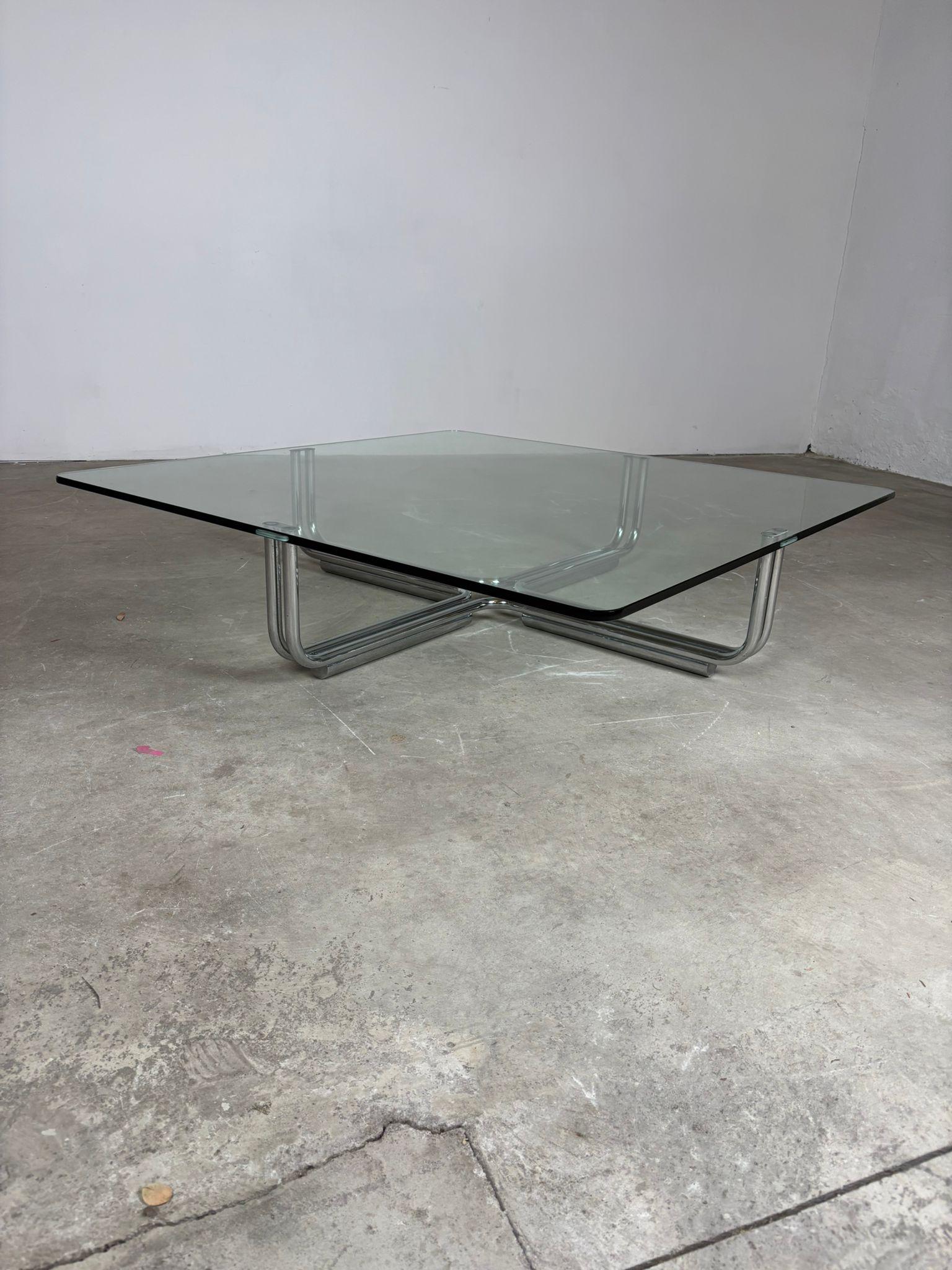italien Glass and metal coffee table mod. 784 by Gianfranco Frattini for Cassina, 1970s en vente
