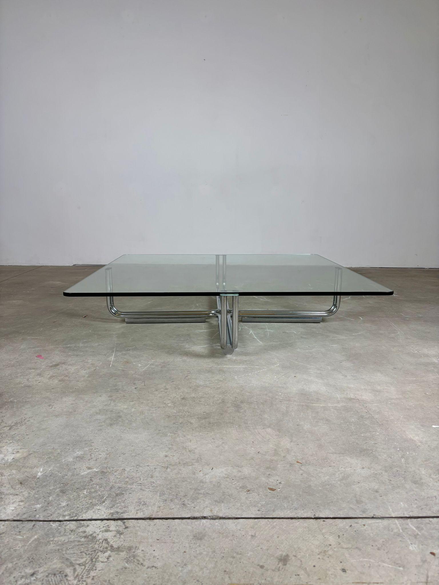 Métal Glass and metal coffee table mod. 784 by Gianfranco Frattini for Cassina, 1970s en vente