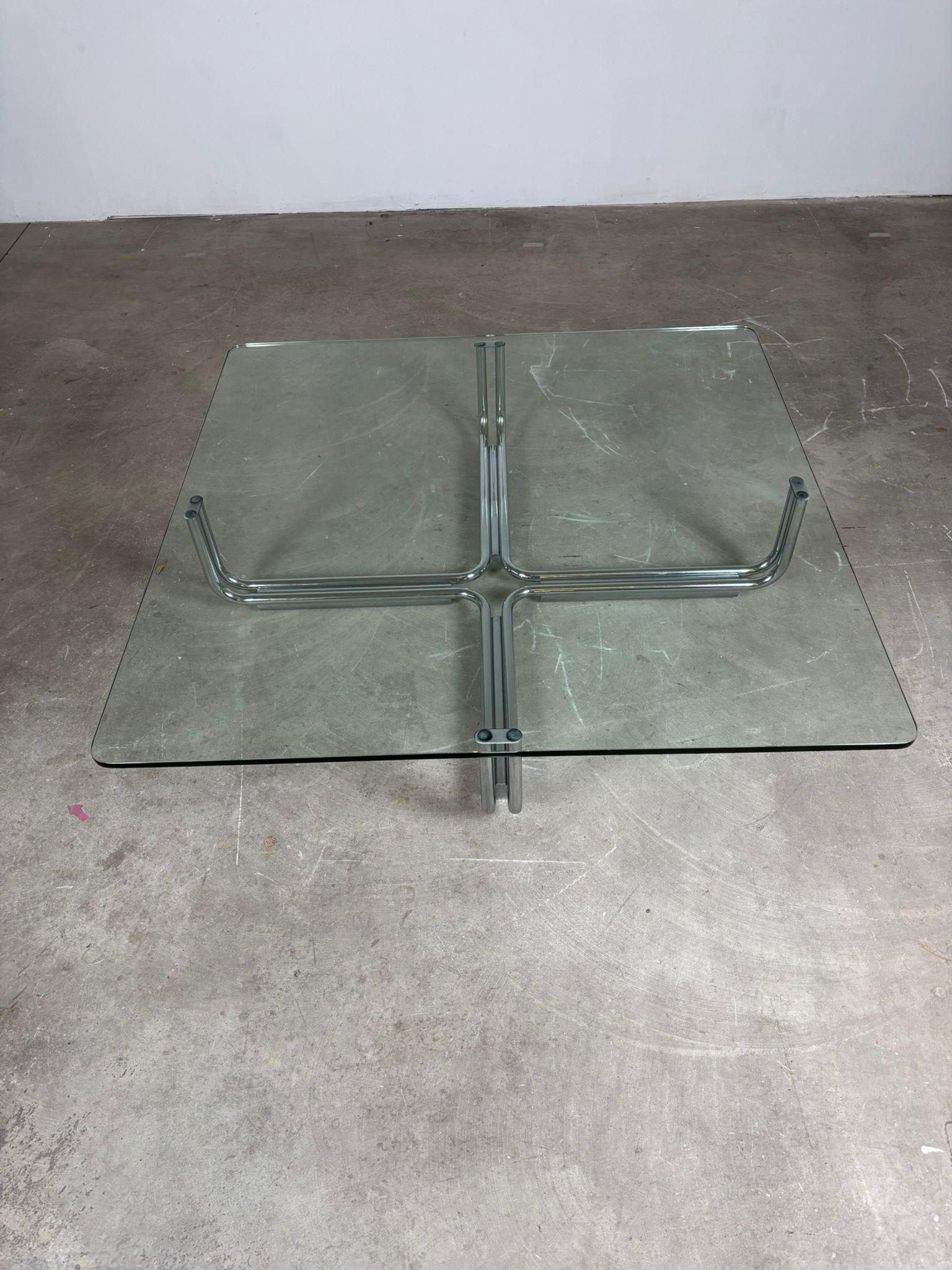 Glass and metal coffee table mod. 784 by Gianfranco Frattini for Cassina, 1970s en vente 1