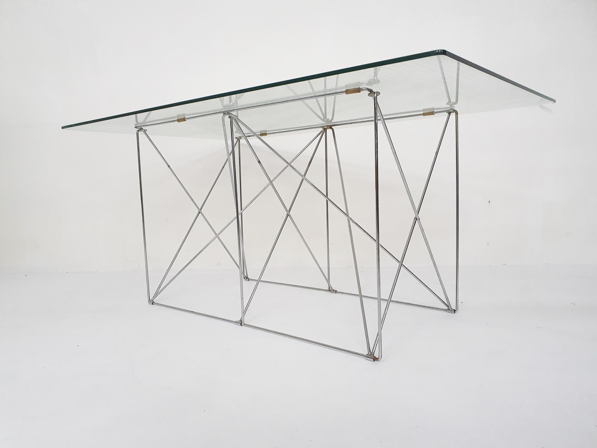 Esstisch aus Glas und Metall von Max Sauze, 1970er Jahre (Ende des 20. Jahrhunderts) im Angebot