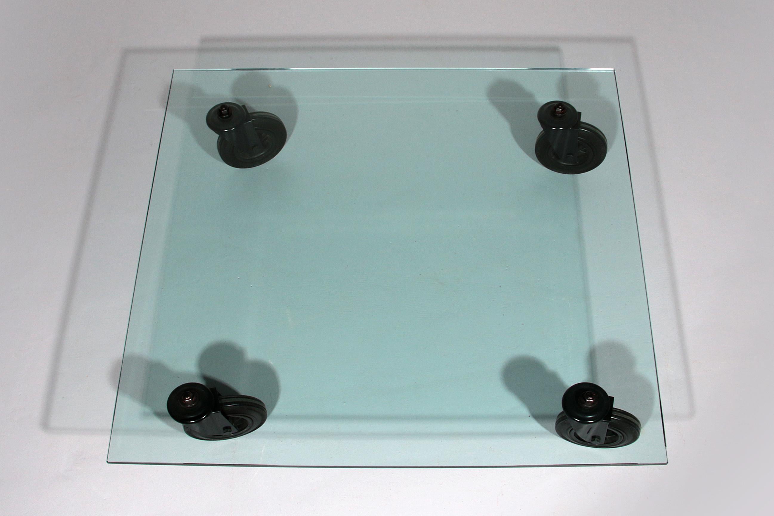 Niedriger Tisch aus Glas und Metall, zugeschrieben Gae Aulenti für Fontana Arte, 1970er Jahre im Angebot 4
