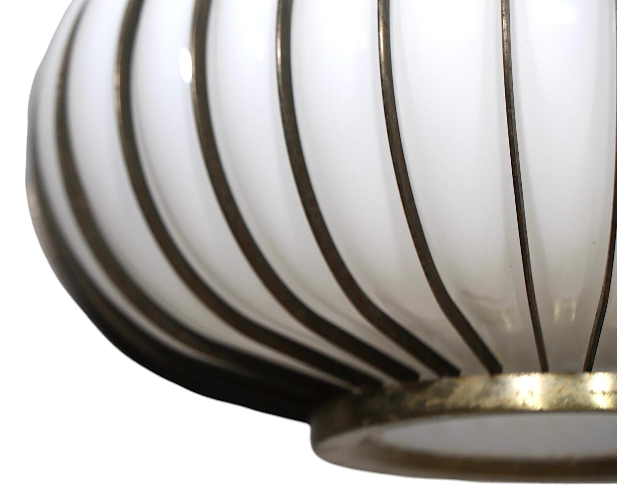 Lampadario a cipolla in vetro e metallo di Litecraft of Califiornia, anni '70 ca. in vendita 3