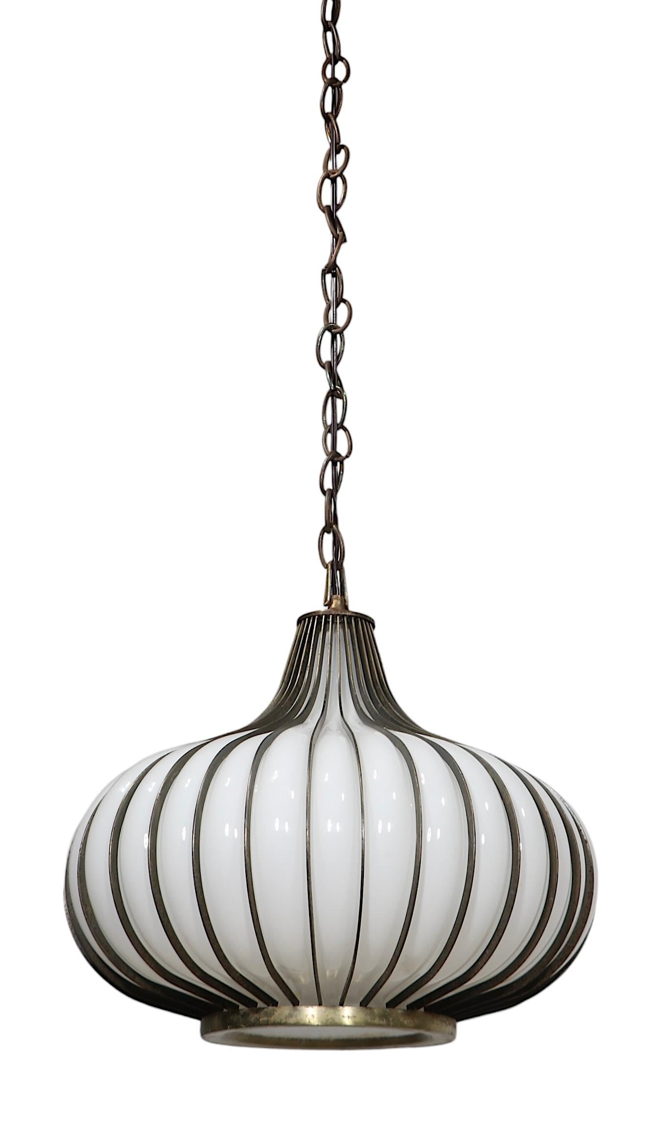 Lampadario a cipolla in vetro e metallo di Litecraft of Califiornia, anni '70 ca. in vendita 5