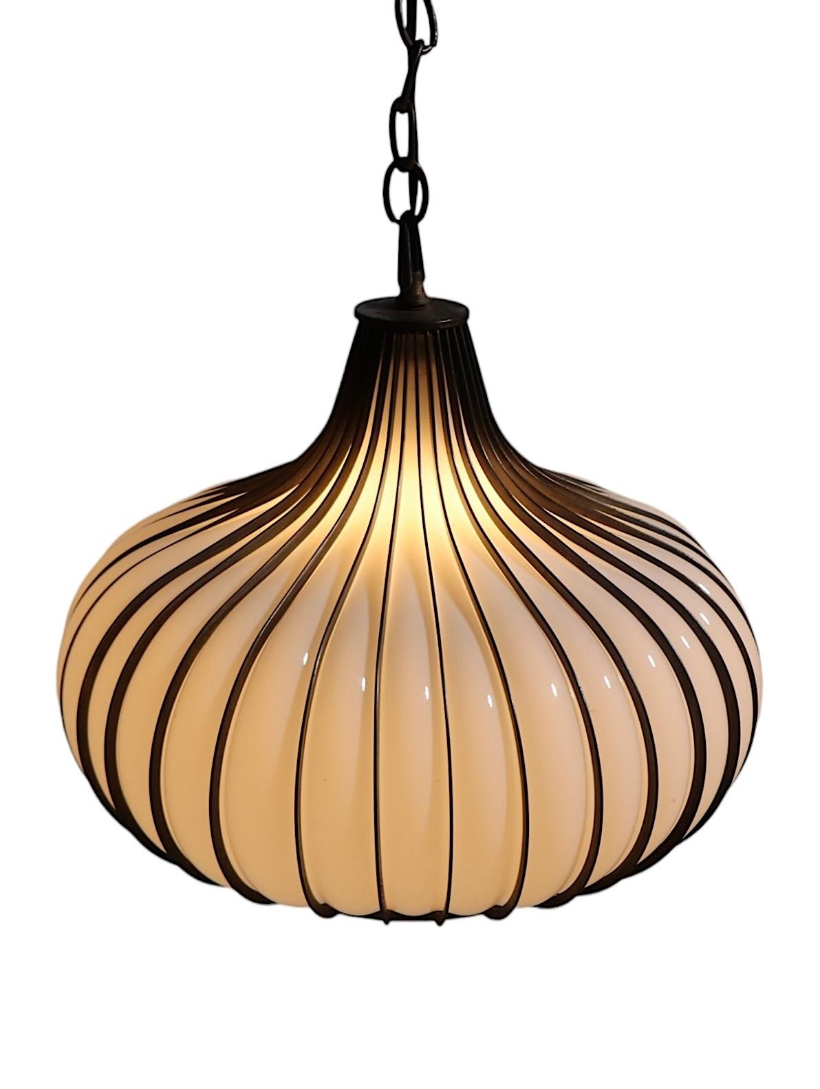 Lampadario a cipolla in vetro e metallo di Litecraft of Califiornia, anni '70 ca. in vendita 7