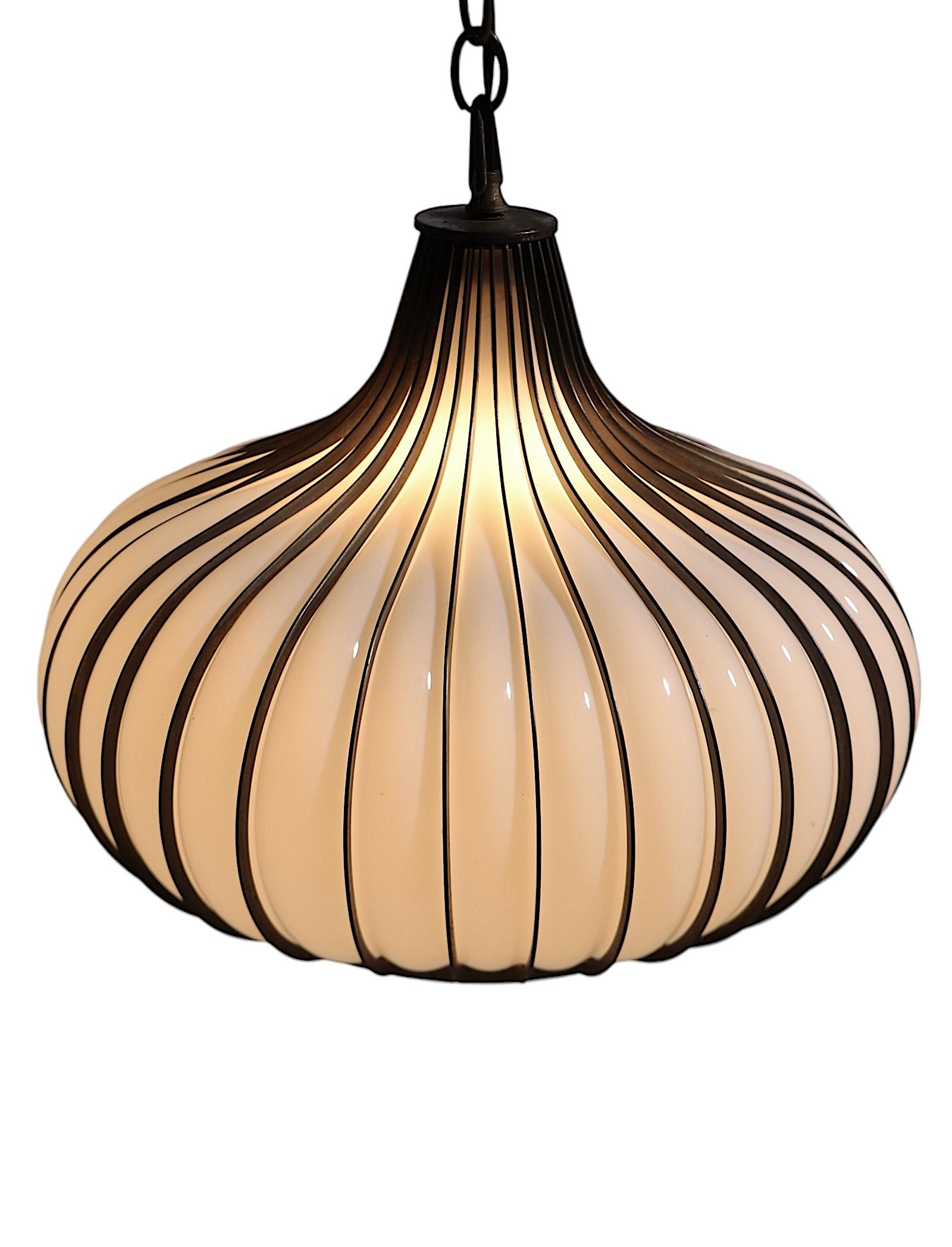 Lampadario a cipolla in vetro e metallo di Litecraft of Califiornia, anni '70 ca. in vendita 8