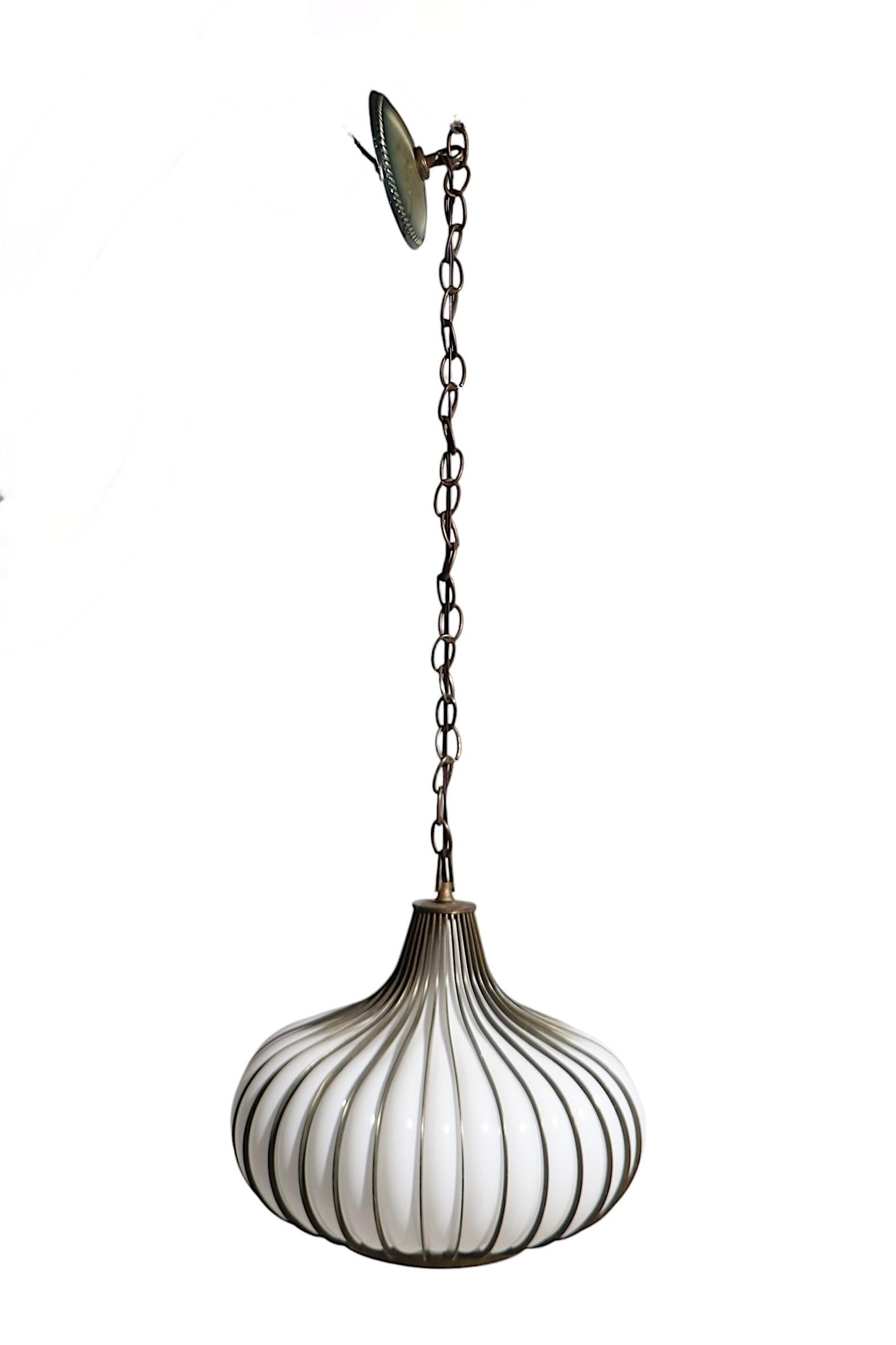 Metallo Lampadario a cipolla in vetro e metallo di Litecraft of Califiornia, anni '70 ca. in vendita