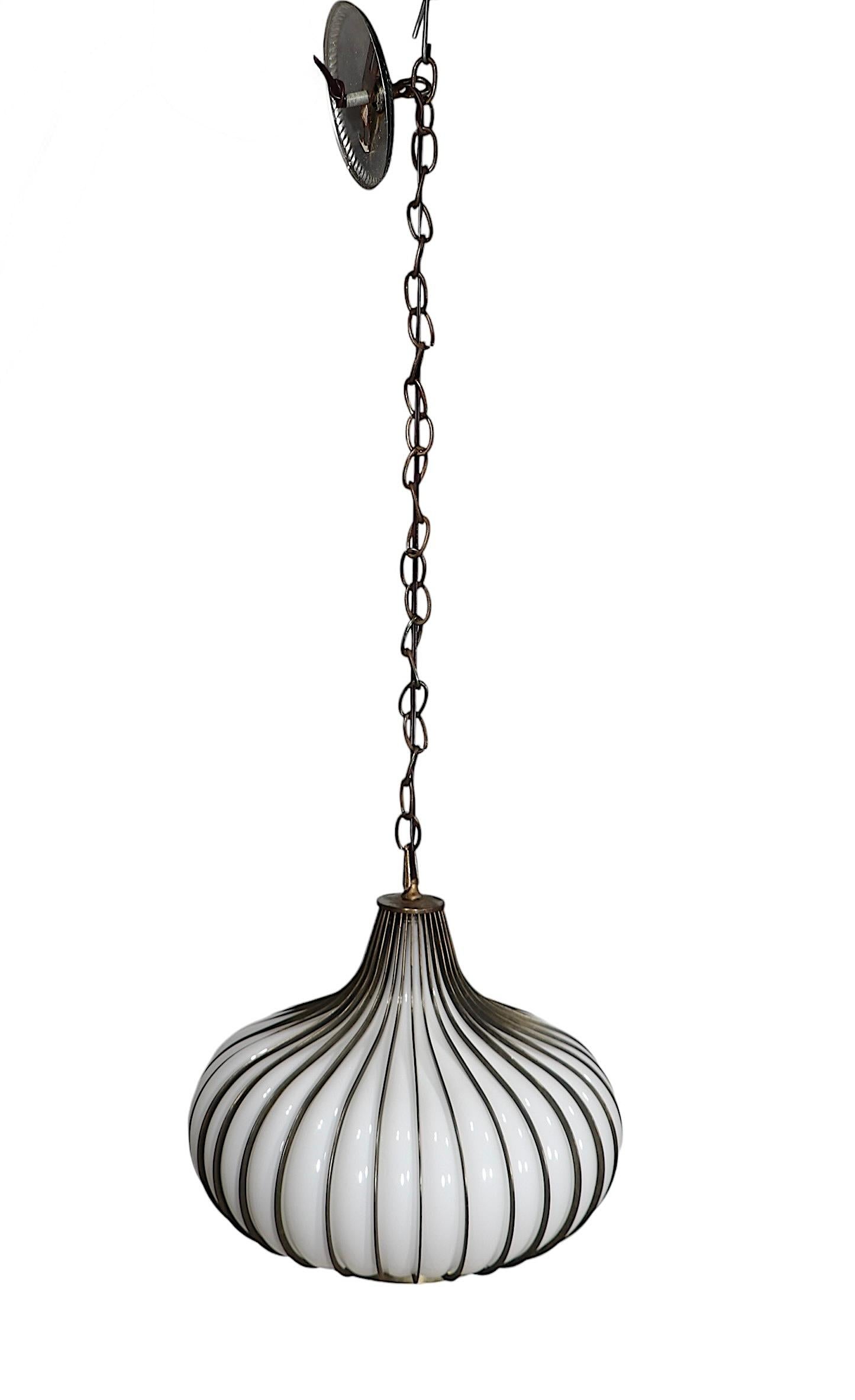 Lampadario a cipolla in vetro e metallo di Litecraft of Califiornia, anni '70 ca. in vendita 1