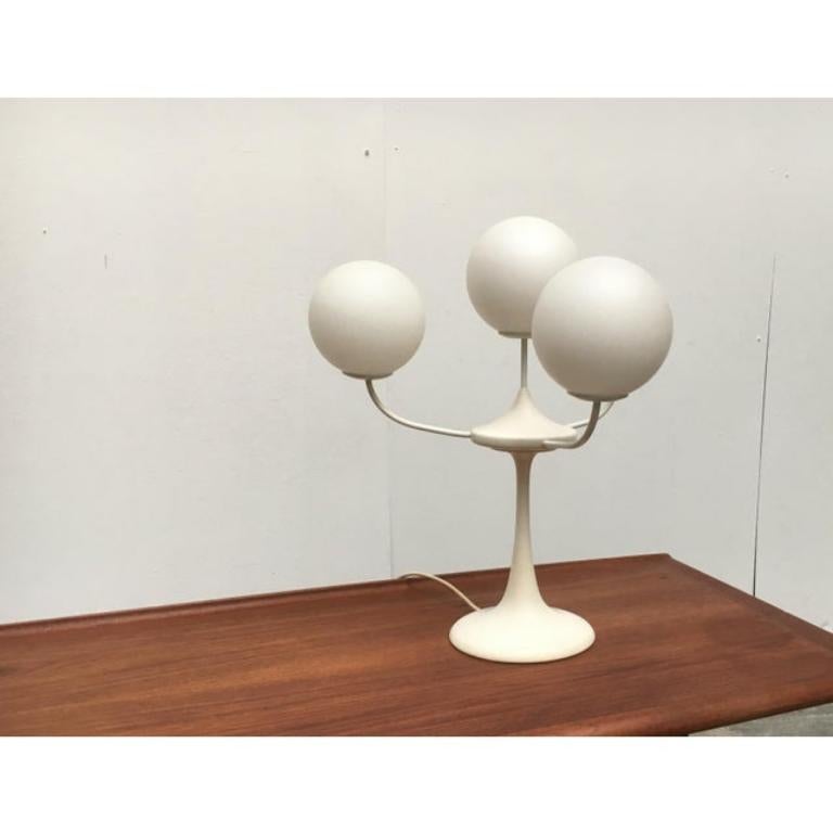 Tischlampe aus glas und metall von E.R. Nele für Temde, 1960er Jahre im Angebot 1
