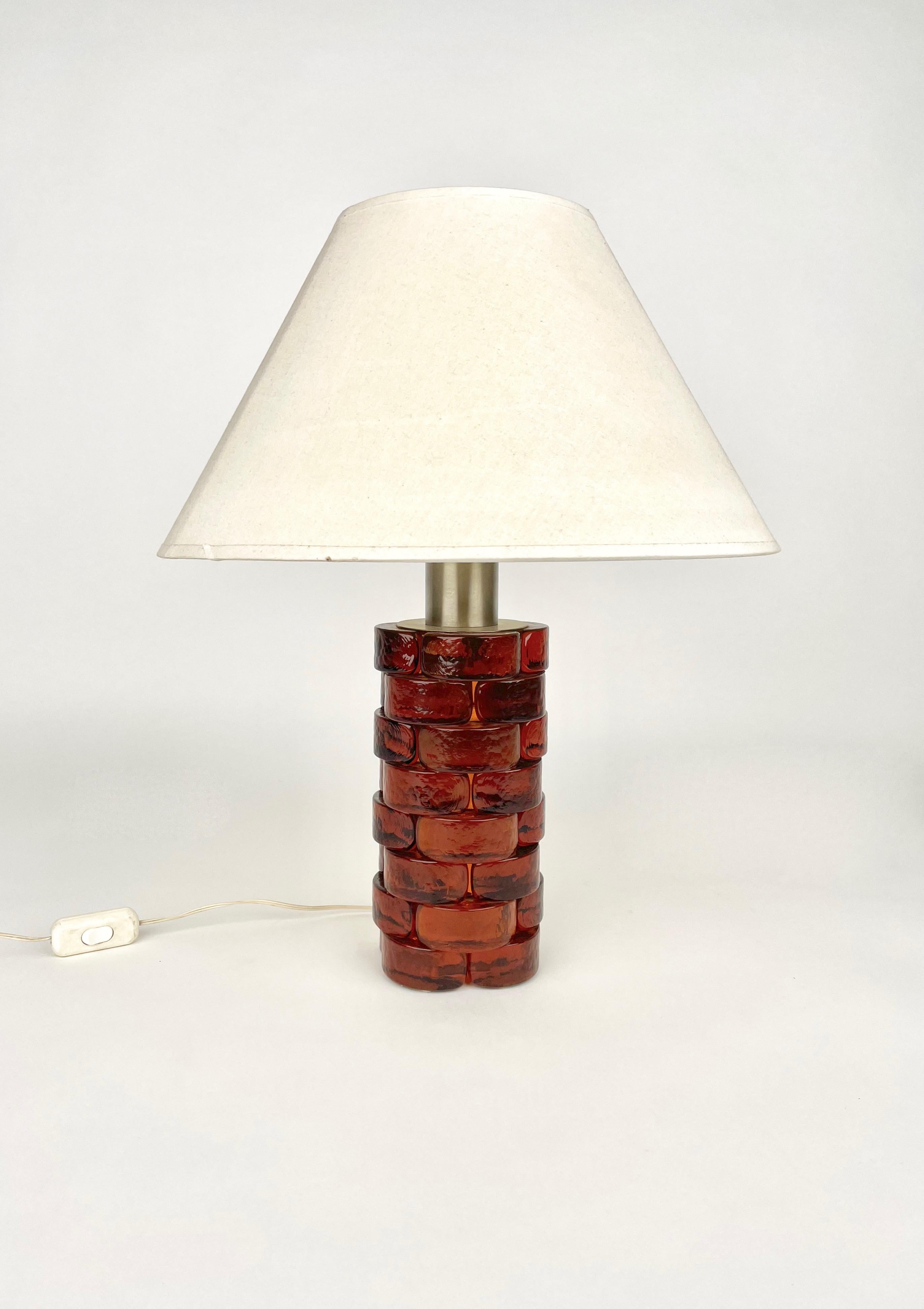 Two-lights table lamp in amber glass and metal by Poliarte. Made in Italy in the 1970s.

Measures: Height without lampshade: 33 cm.
Diameter: 12 cm.
   