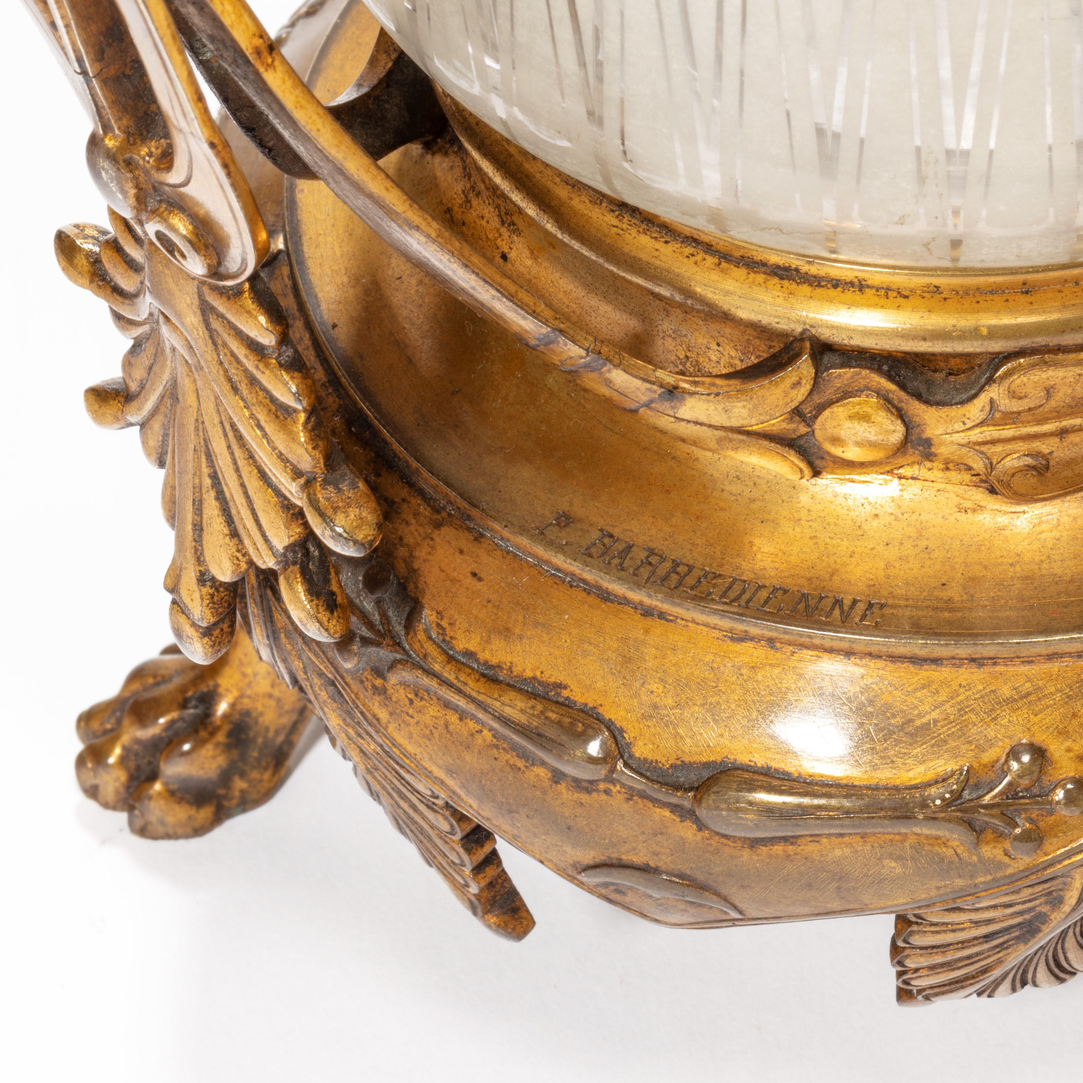 Français Vase en verre et bronze doré de la fonderie Barbedienne en vente