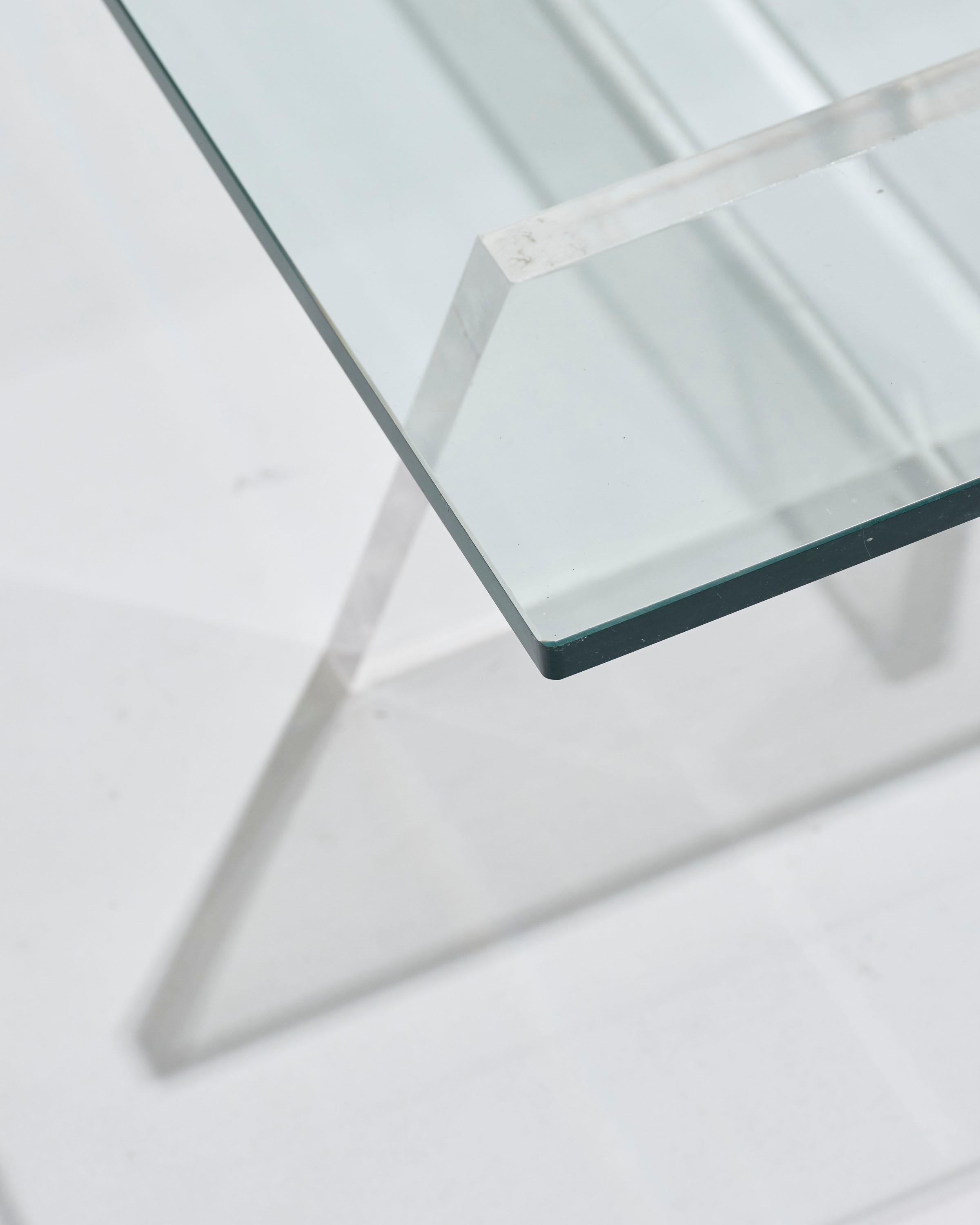 Mesa de centro de cristal y plexiglás, años 70 en venta 2
