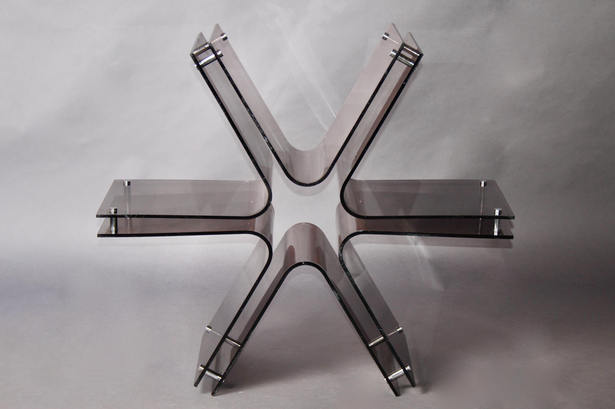 Glass and plexiglass coffee table In Good Condition For Sale In grand Lancy, CH