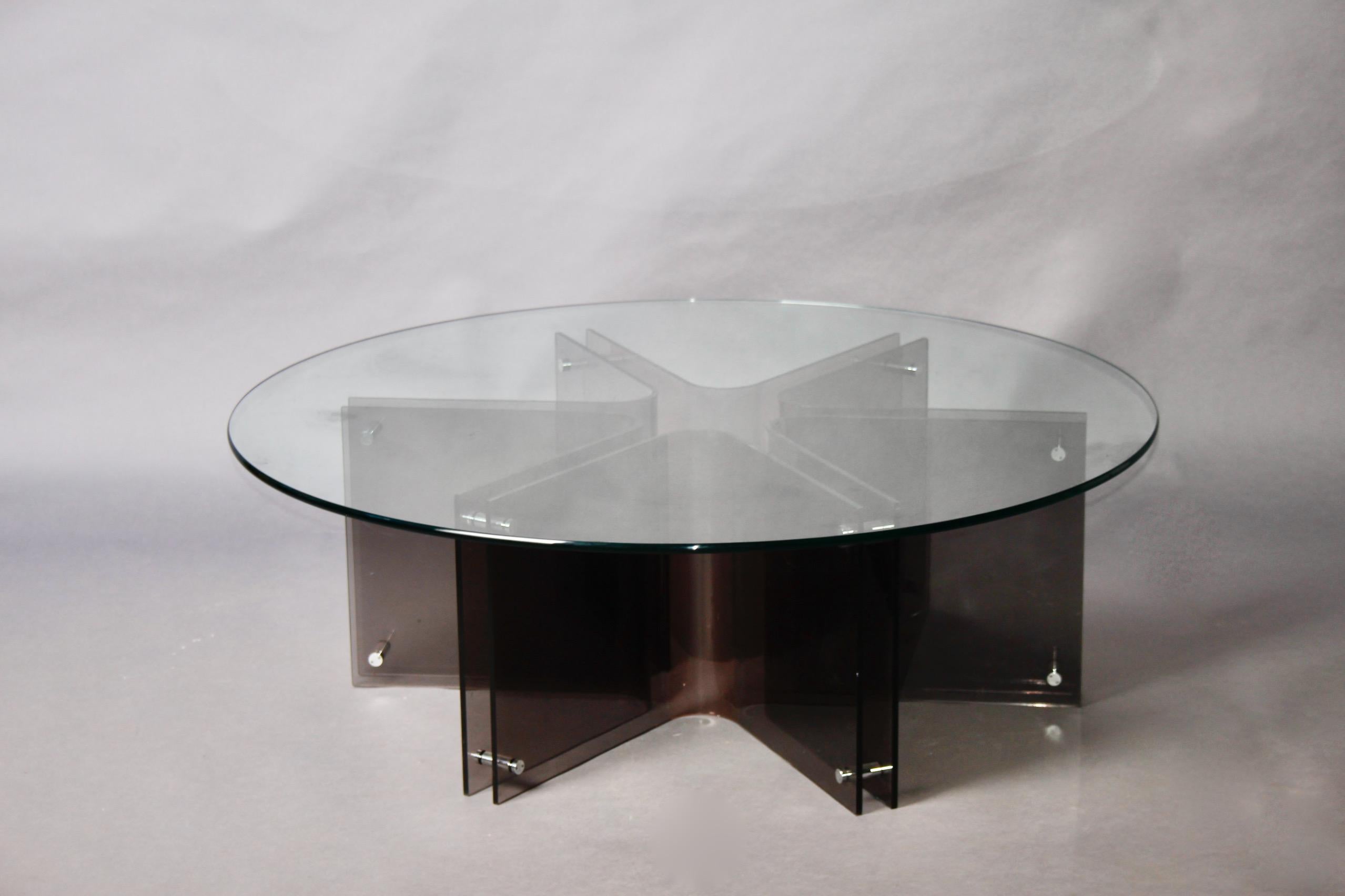 Late 20th Century Glass and plexiglass coffee table For Sale
