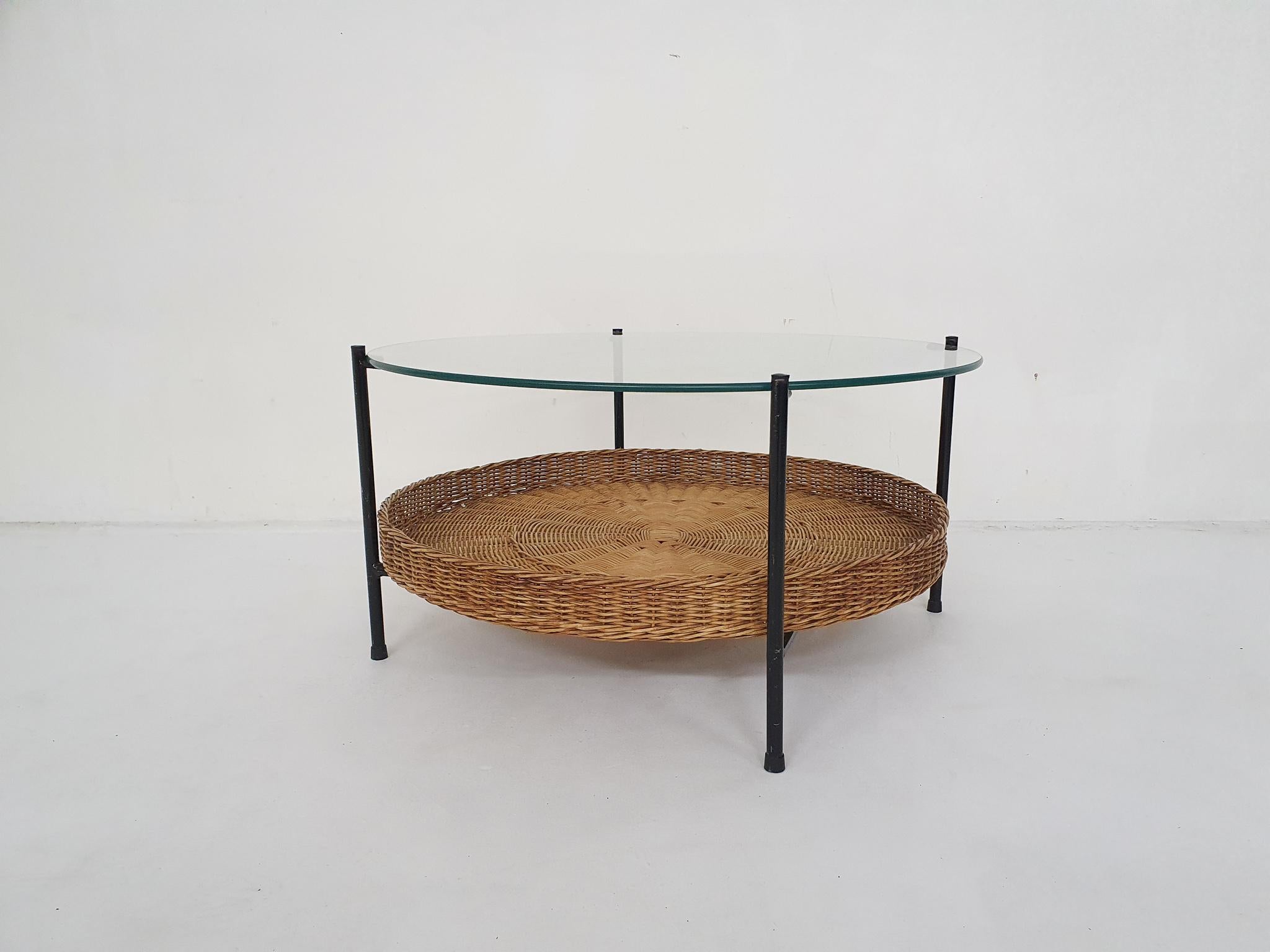 Mid-Century Modern Glass and Rattan Coffee Table in the Manor of Rudolf Wolff for Rohe Noordwolde For Sale