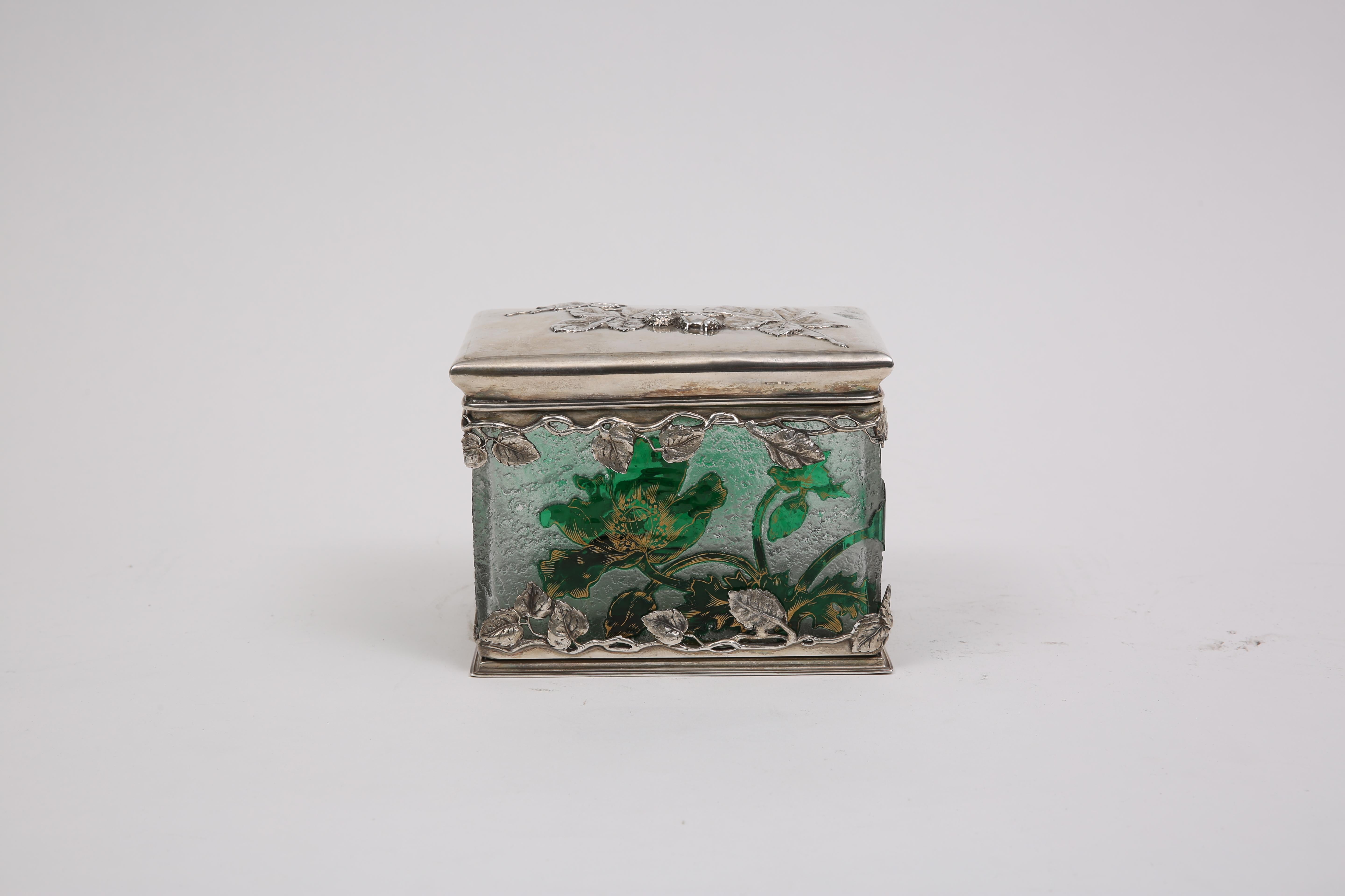Art Nouveau Scatola in vetro e argento di Nancy Daum in vendita