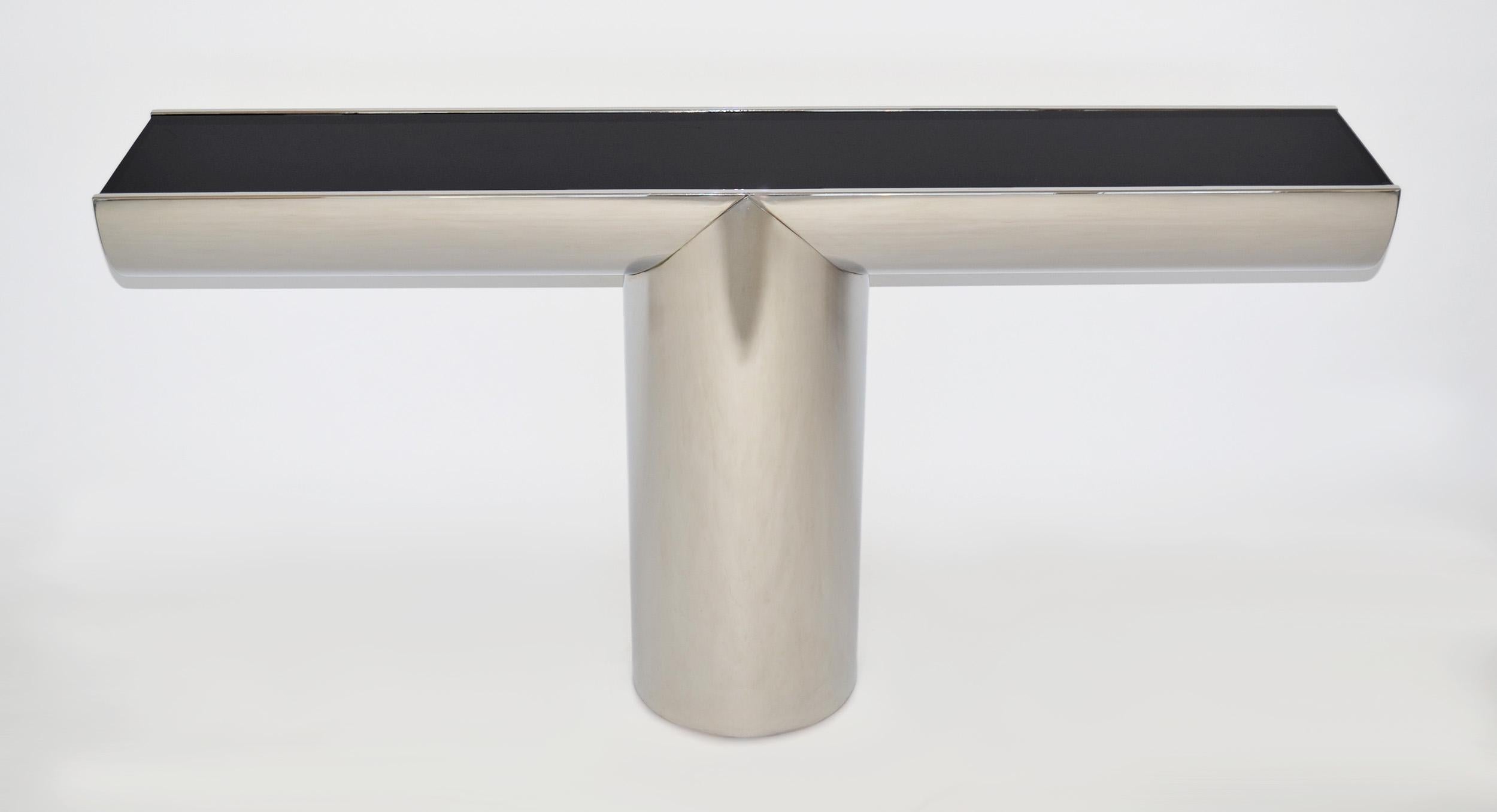 Console en verre et acier inoxydable par J. Wade Beam pour Brueton, États-Unis, années 1970 

J. La console Tee de J. Wade Beam pour CIRCA (États-Unis, vers les années 1970) illustre la précision du travail du métal et la sensibilité postmoderne de