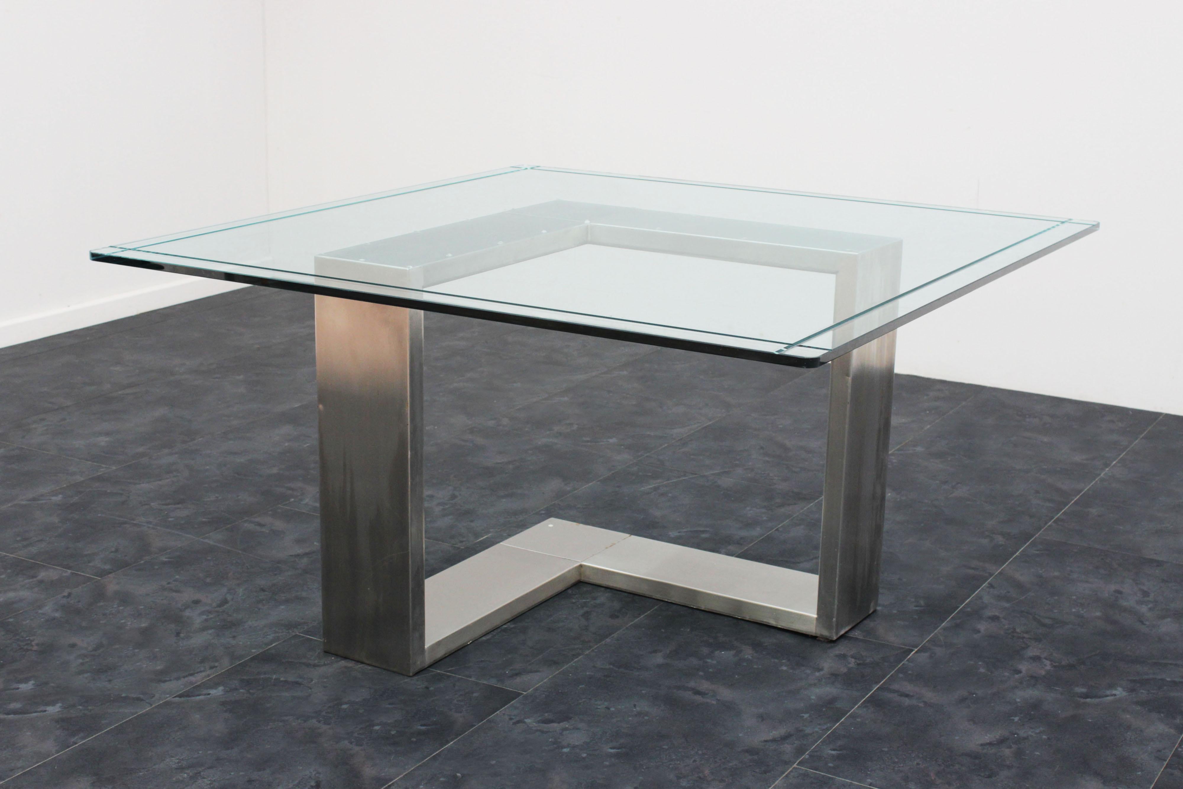 Rare squared dining table attributed to the Italian designer Marzio Cecchi and made in the 1960s. Glass top with border on irregular large chromed steel legs, Italy, 60s.
Dimensions: GLASS 135X136xh.1,5 cm., BASE 76X76Xh.71 cm.
Piece attributed to