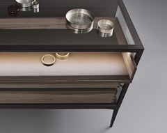 Credenza in vetro e legno di noce di Giuseppe Bavuso