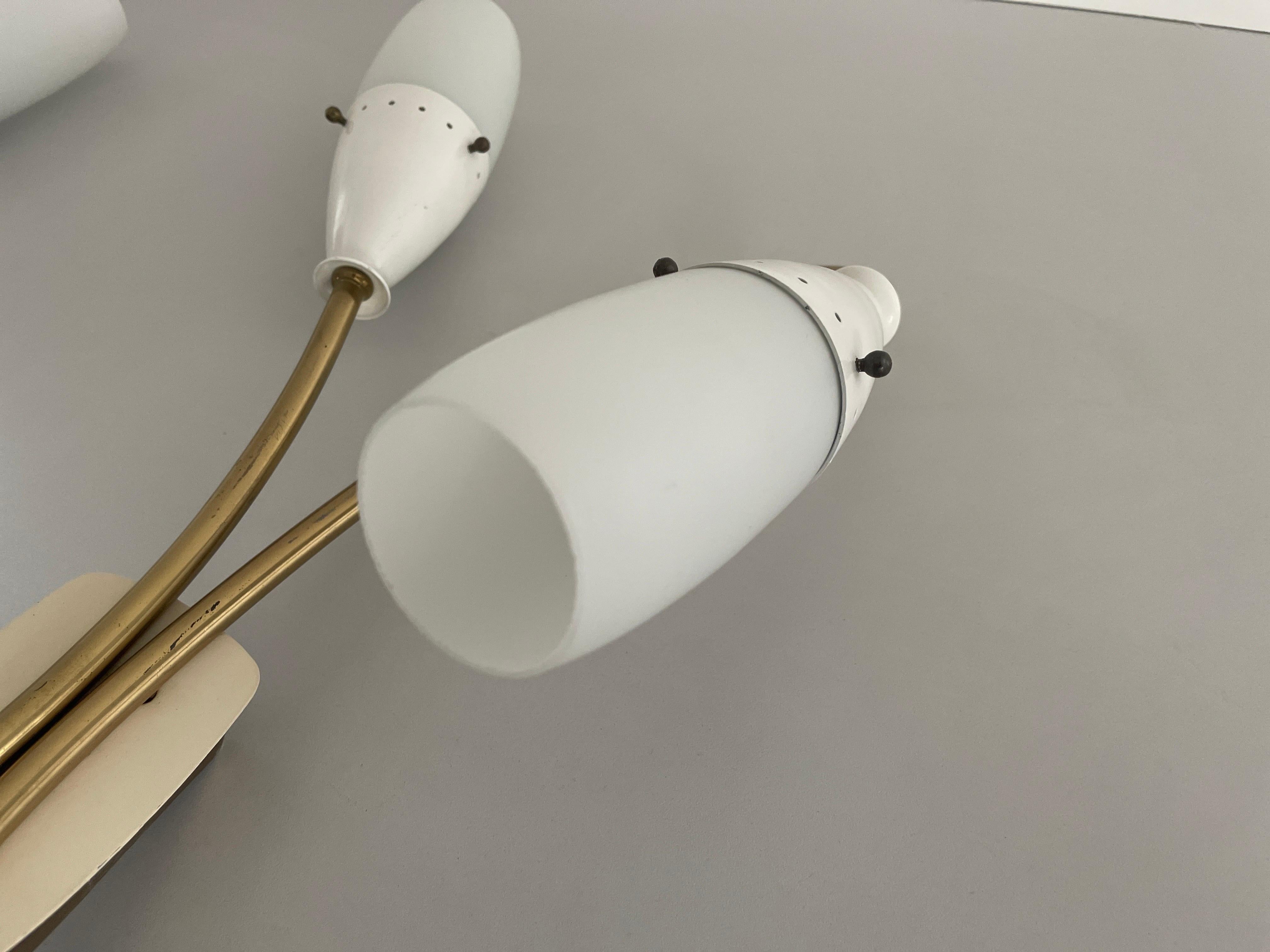 Mid-Century moderno Coppia di lampade Sputnik in vetro e metallo bianco, anni '50, Italia in vendita
